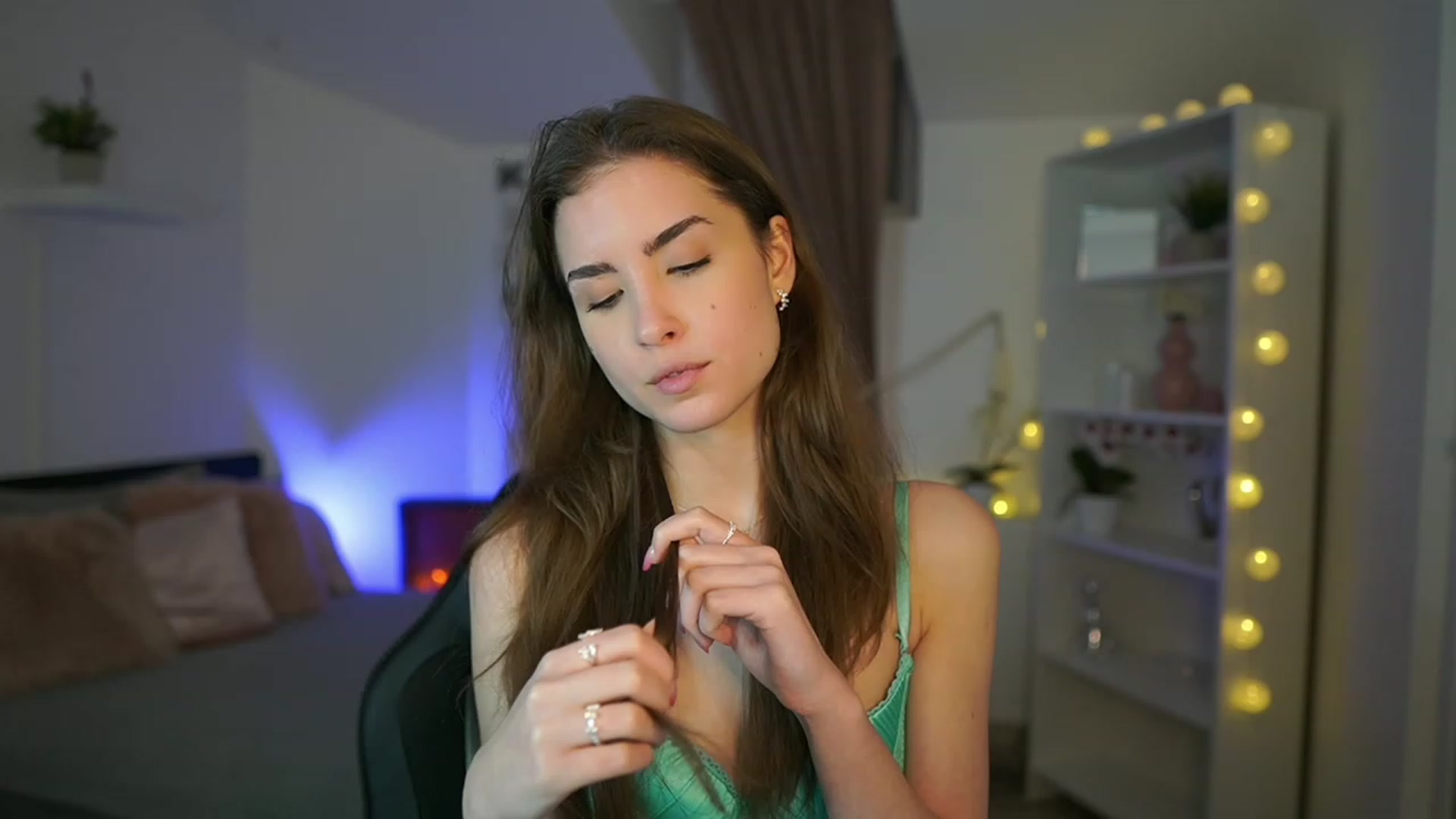 Gallery image thumbnail from Shy_jane's myfreecams stream on, 01/26/2023, 15:19 image 8 of 20