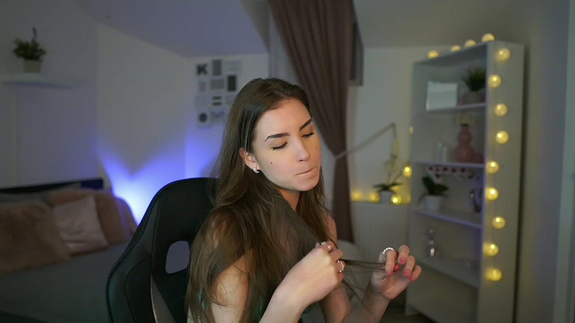 Gallery image thumbnail from Shy_jane's myfreecams stream on, 01/26/2023, 15:19 image 17 of 20