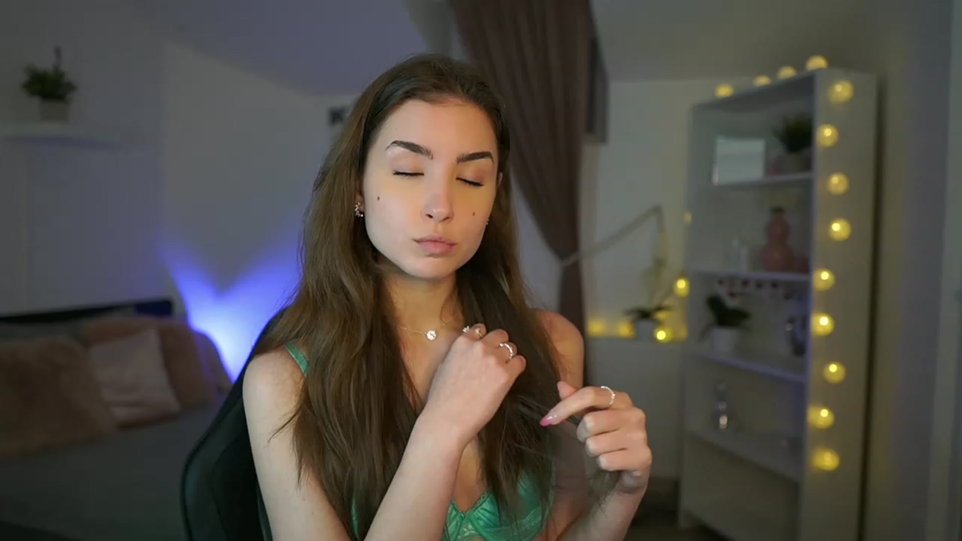 Gallery image thumbnail from Shy_jane's myfreecams stream on, 01/26/2023, 15:19 image 16 of 20
