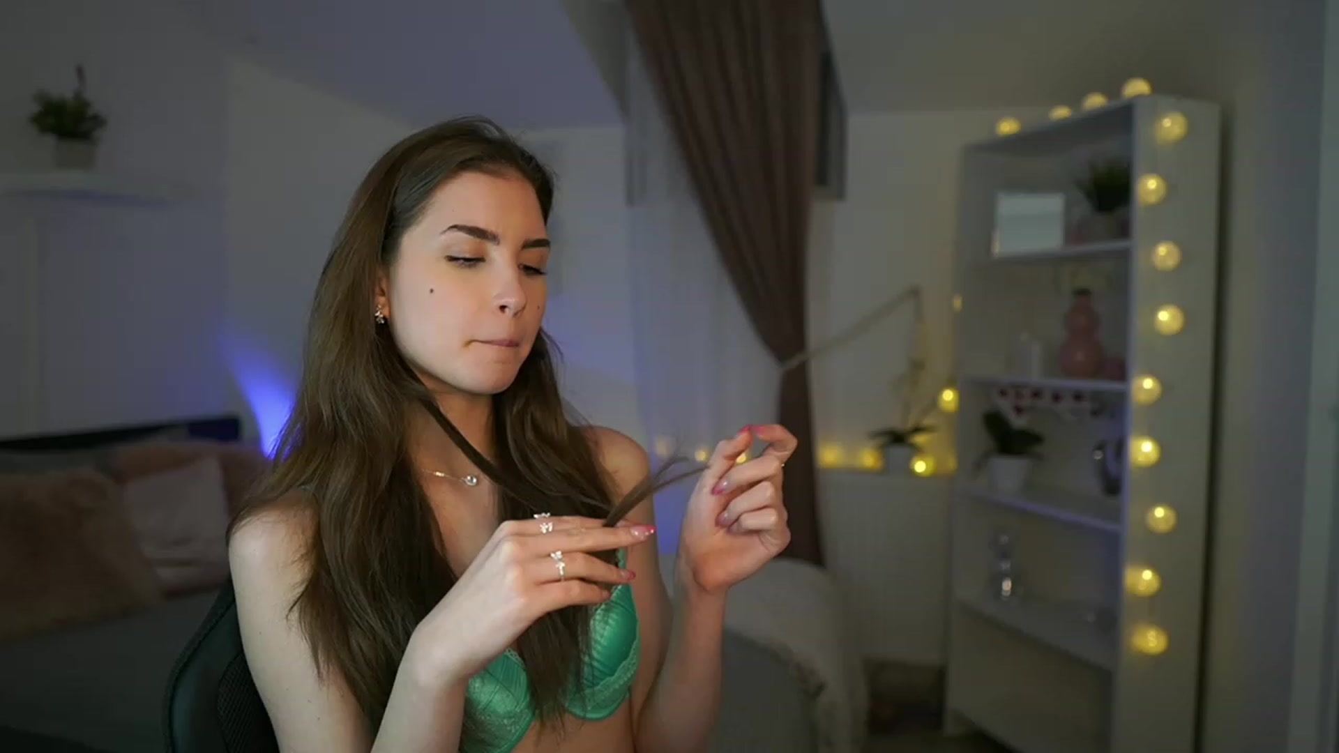 Gallery image thumbnail from Shy_jane's myfreecams stream on, 01/26/2023, 15:19 image 9 of 20