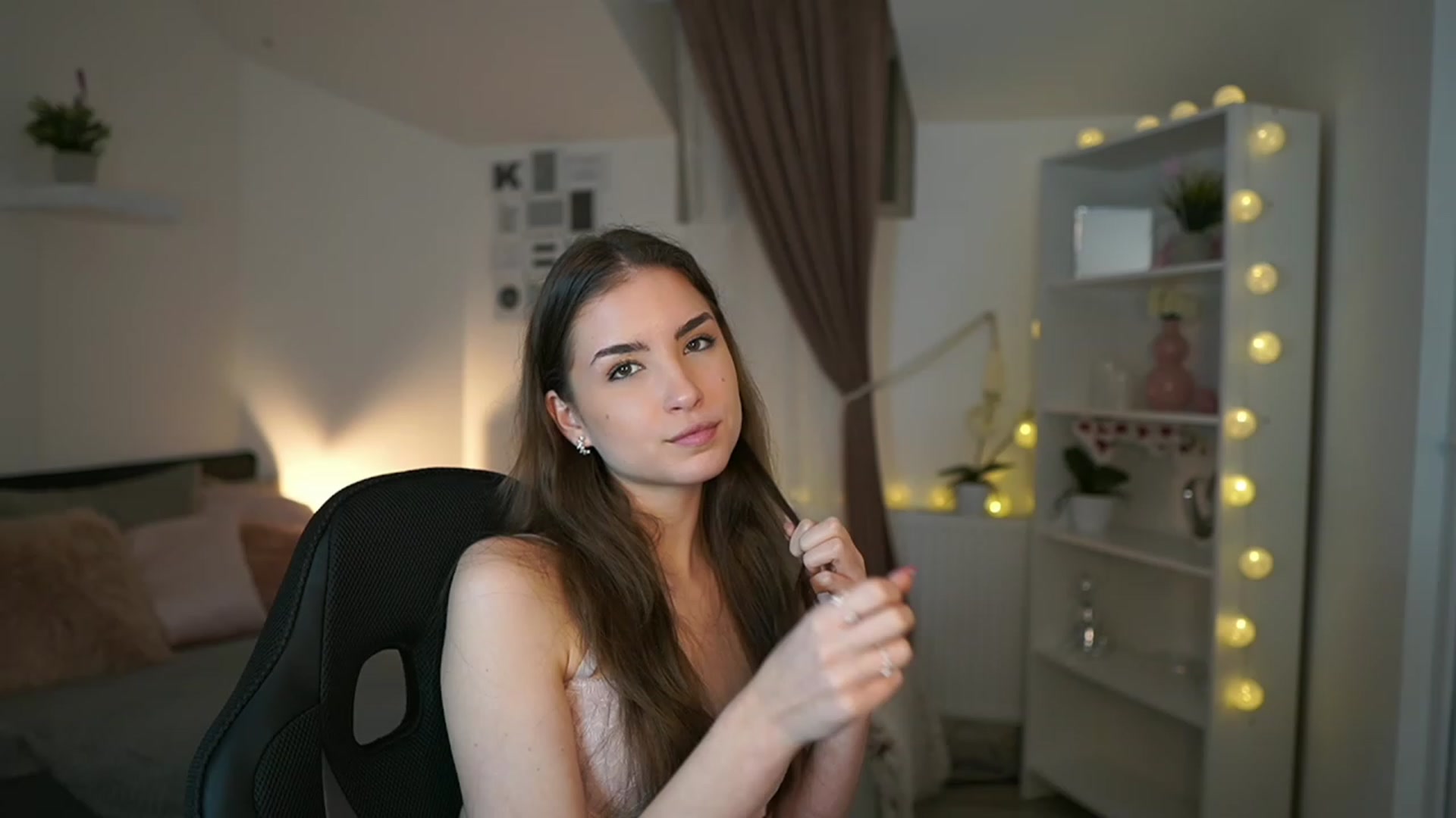 Gallery image thumbnail from Shy_jane's myfreecams stream on, 01/27/2023, 15:25 image 18 of 20