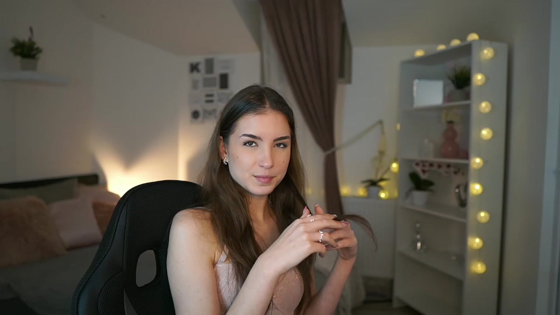 Gallery image thumbnail from Shy_jane's myfreecams stream on, 01/27/2023, 15:25 image 19 of 20