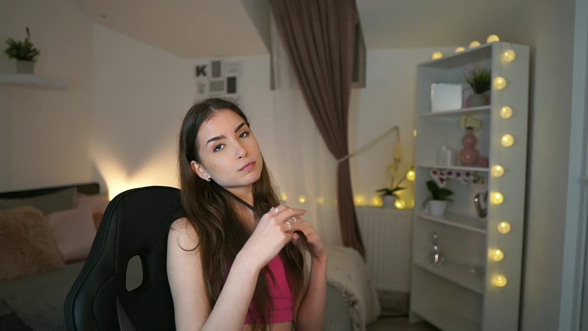 Gallery image thumbnail from Shy_jane's myfreecams stream on, 01/27/2023, 17:27 image 8 of 20