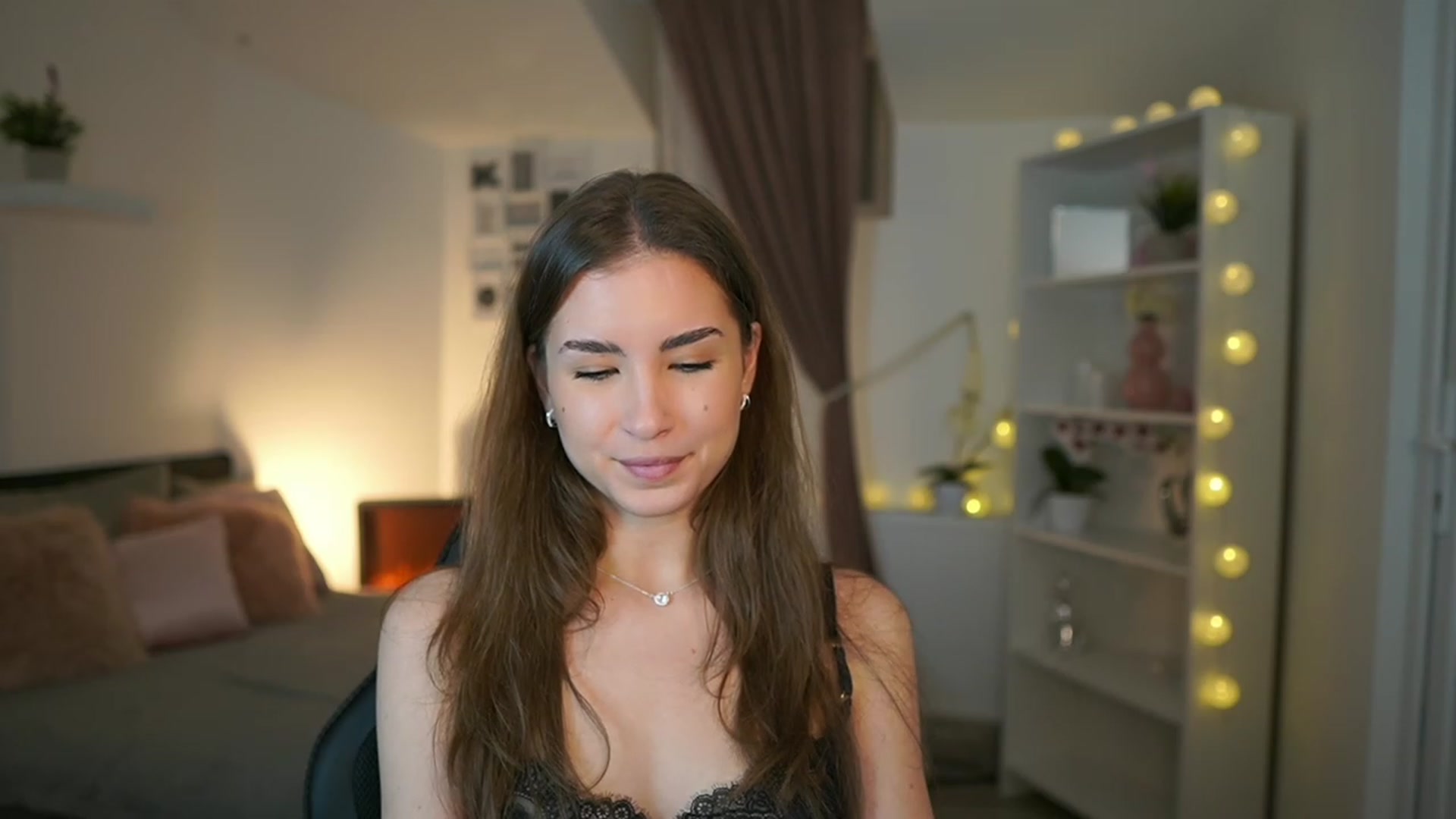 Gallery image thumbnail from Shy_jane's myfreecams stream on, 01/29/2023, 13:40 image 19 of 20