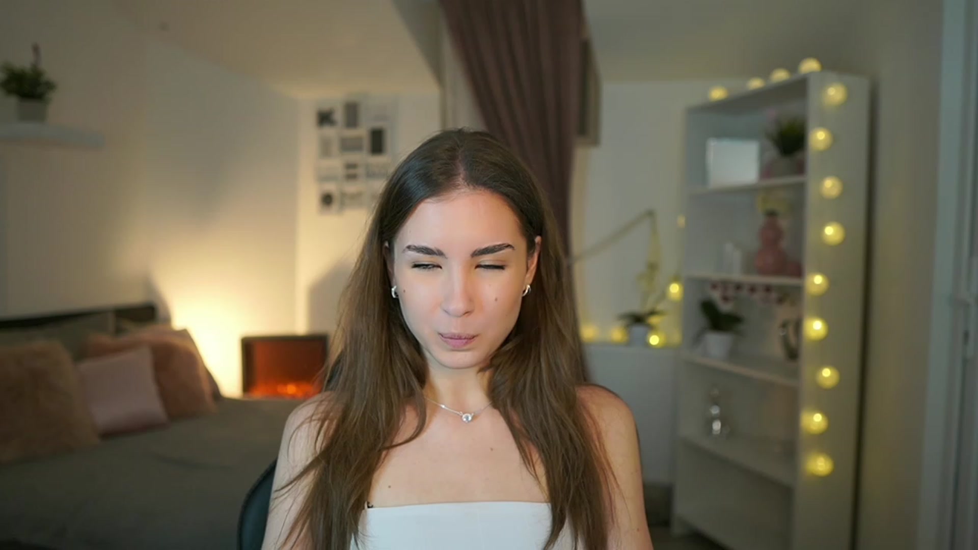 Gallery image thumbnail from Shy_jane's myfreecams stream on, 01/29/2023, 13:40 image 4 of 20