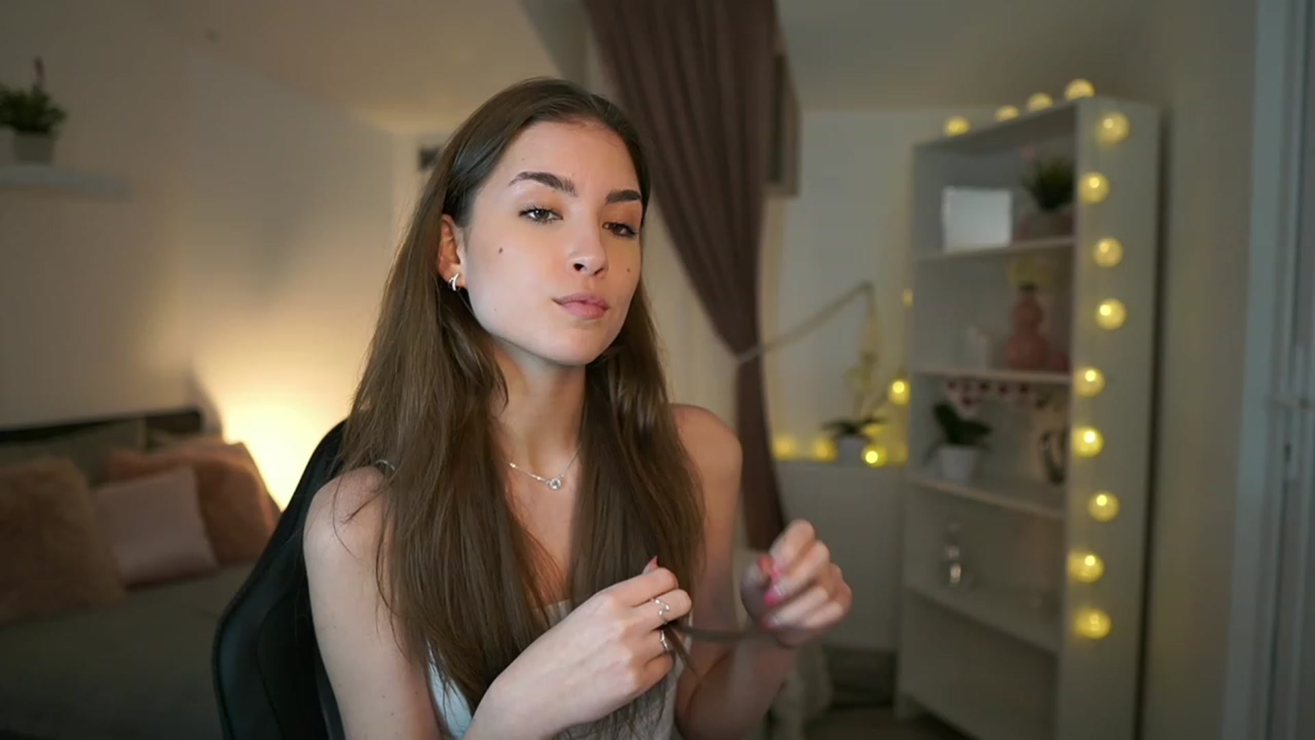 Gallery image thumbnail from Shy_jane's myfreecams stream on, 01/29/2023, 17:05 image 14 of 20
