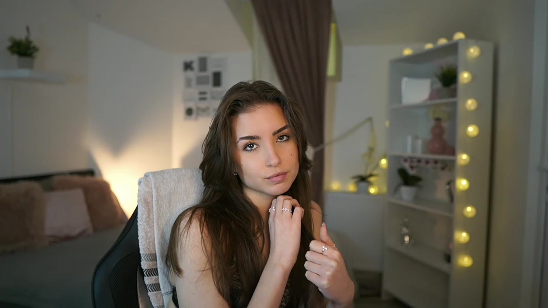 Gallery image thumbnail from Shy_jane's myfreecams stream on, 02/03/2023, 13:29 image 19 of 20