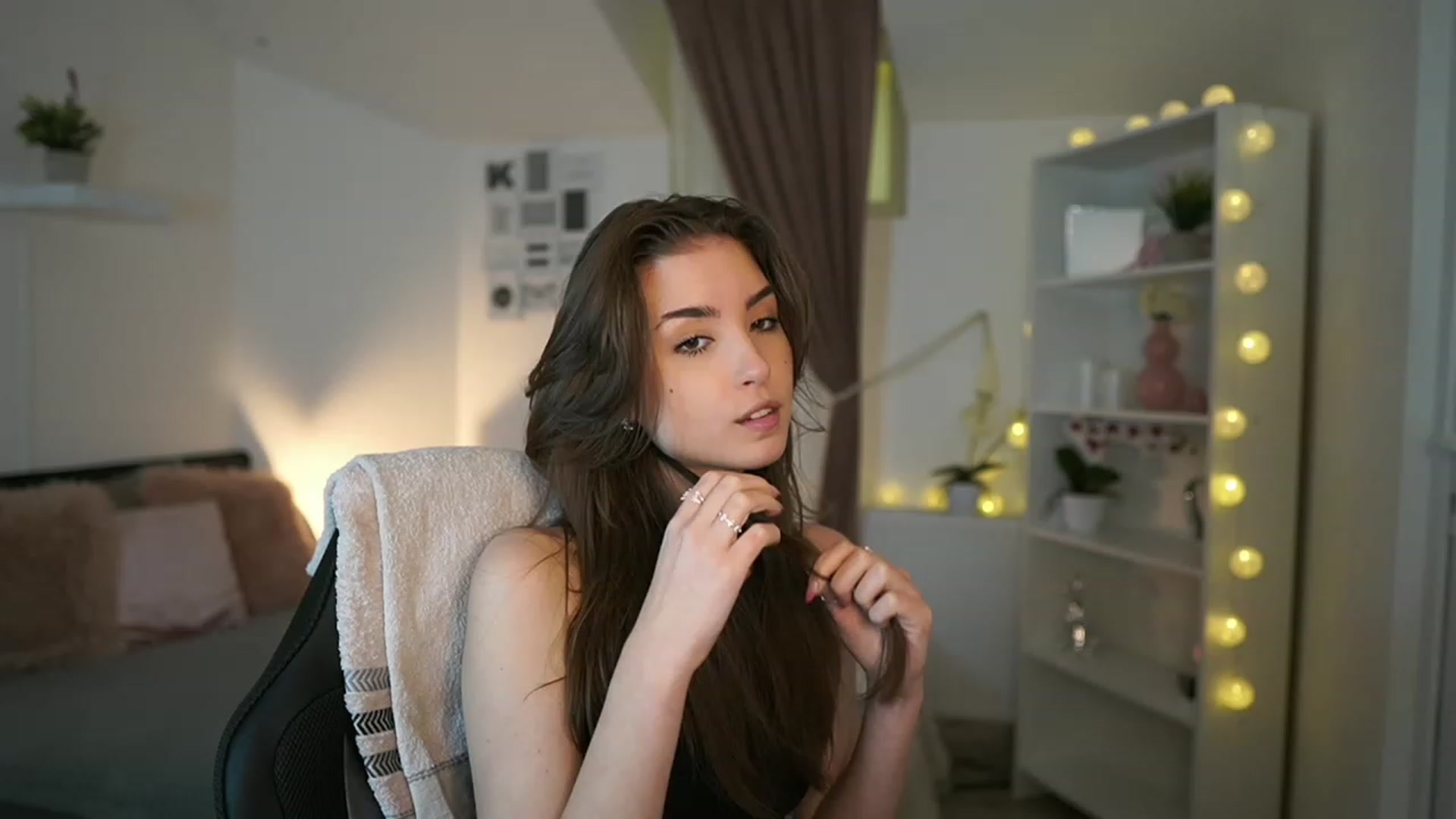 Gallery image thumbnail from Shy_jane's myfreecams stream on, 02/03/2023, 13:29 image 7 of 20