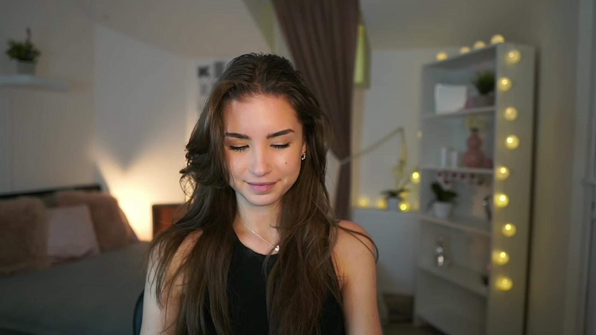 Gallery image thumbnail from Shy_jane's myfreecams stream on, 02/03/2023, 16:10 image 2 of 20