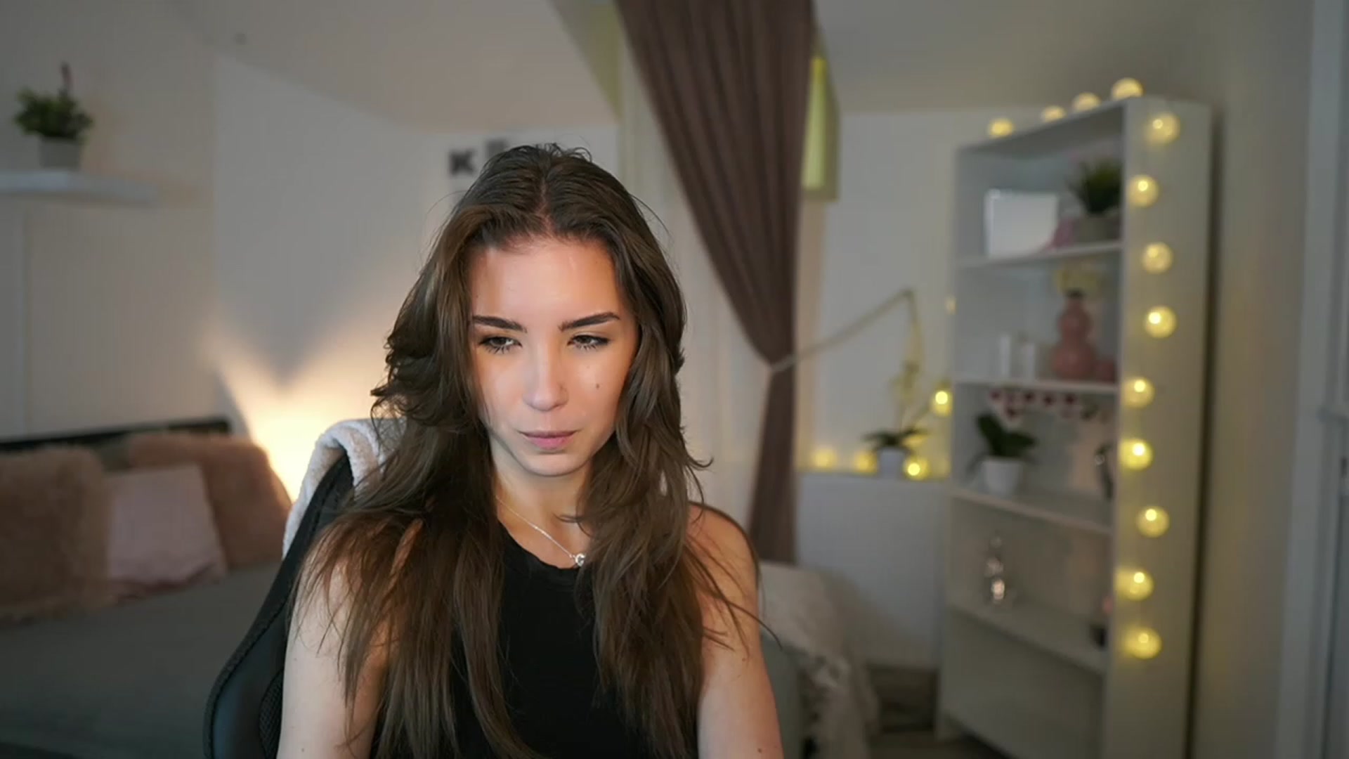 Gallery image thumbnail from Shy_jane's myfreecams stream on, 02/03/2023, 16:10 image 1 of 20