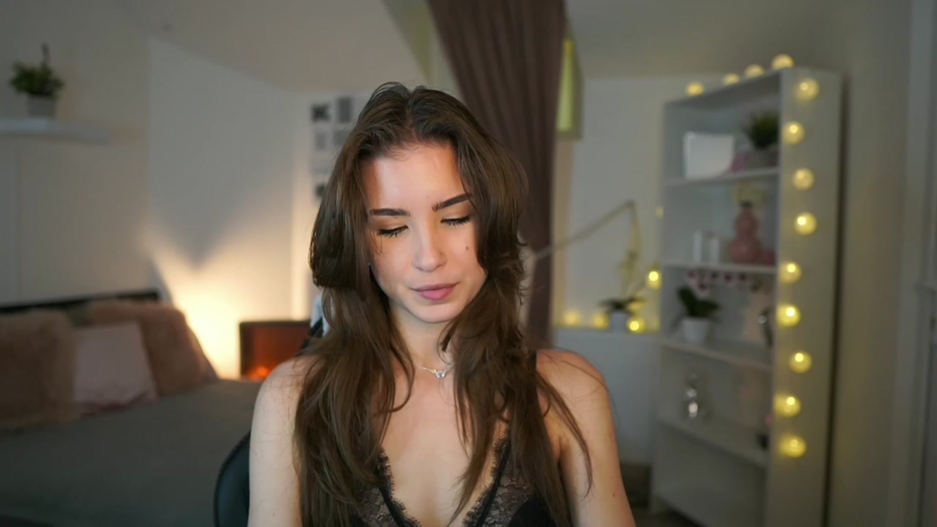 Gallery image thumbnail from Shy_jane's myfreecams stream on, 02/03/2023, 16:10 image 9 of 20