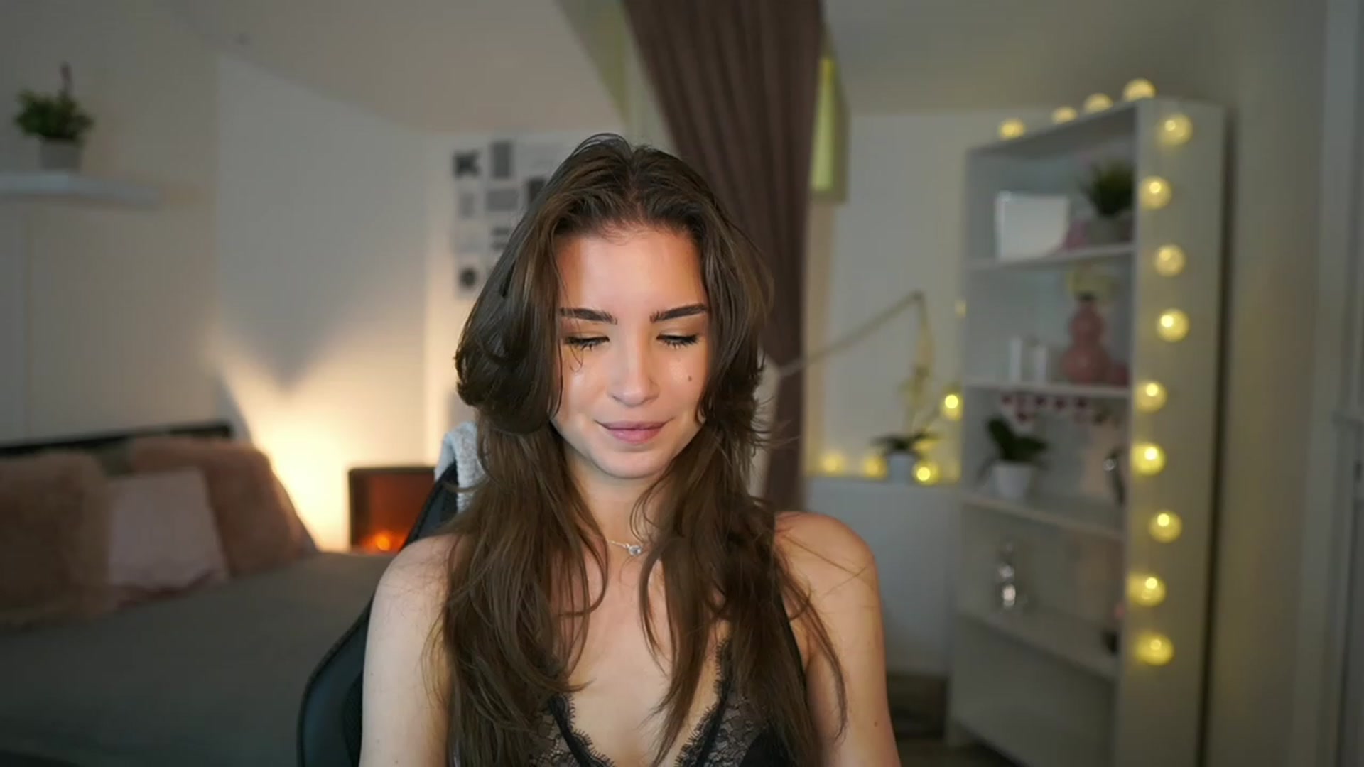 Gallery image thumbnail from Shy_jane's myfreecams stream on, 02/03/2023, 16:10 image 10 of 20