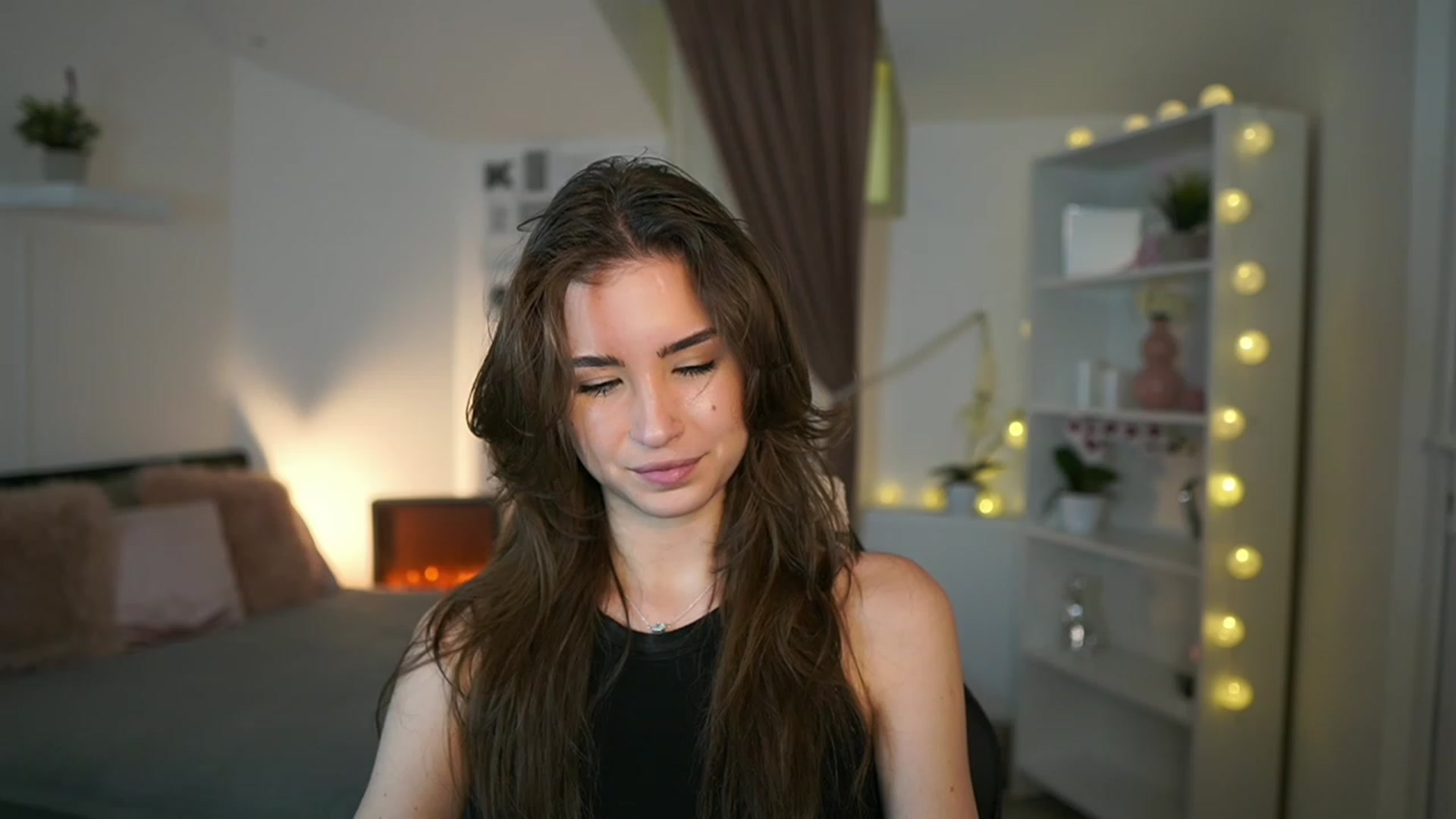 Gallery image thumbnail from Shy_jane's myfreecams stream on, 02/03/2023, 17:00 image 1 of 20