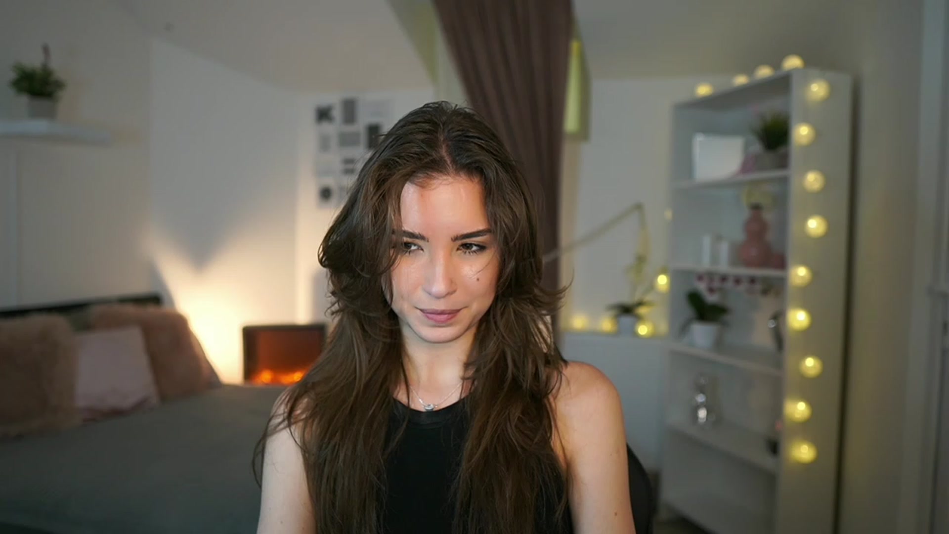 Gallery image thumbnail from Shy_jane's myfreecams stream on, 02/03/2023, 17:00 image 3 of 20