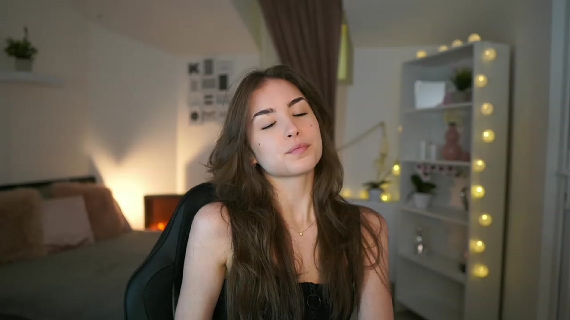 Gallery image thumbnail from Shy_jane's myfreecams stream on, 02/05/2023, 15:09 image 4 of 20