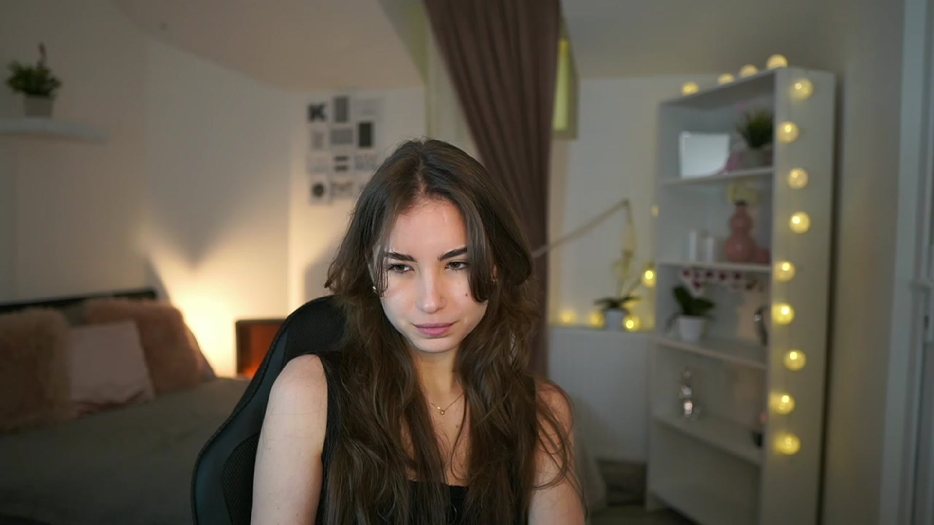 Gallery image thumbnail from Shy_jane's myfreecams stream on, 02/05/2023, 15:09 image 8 of 20