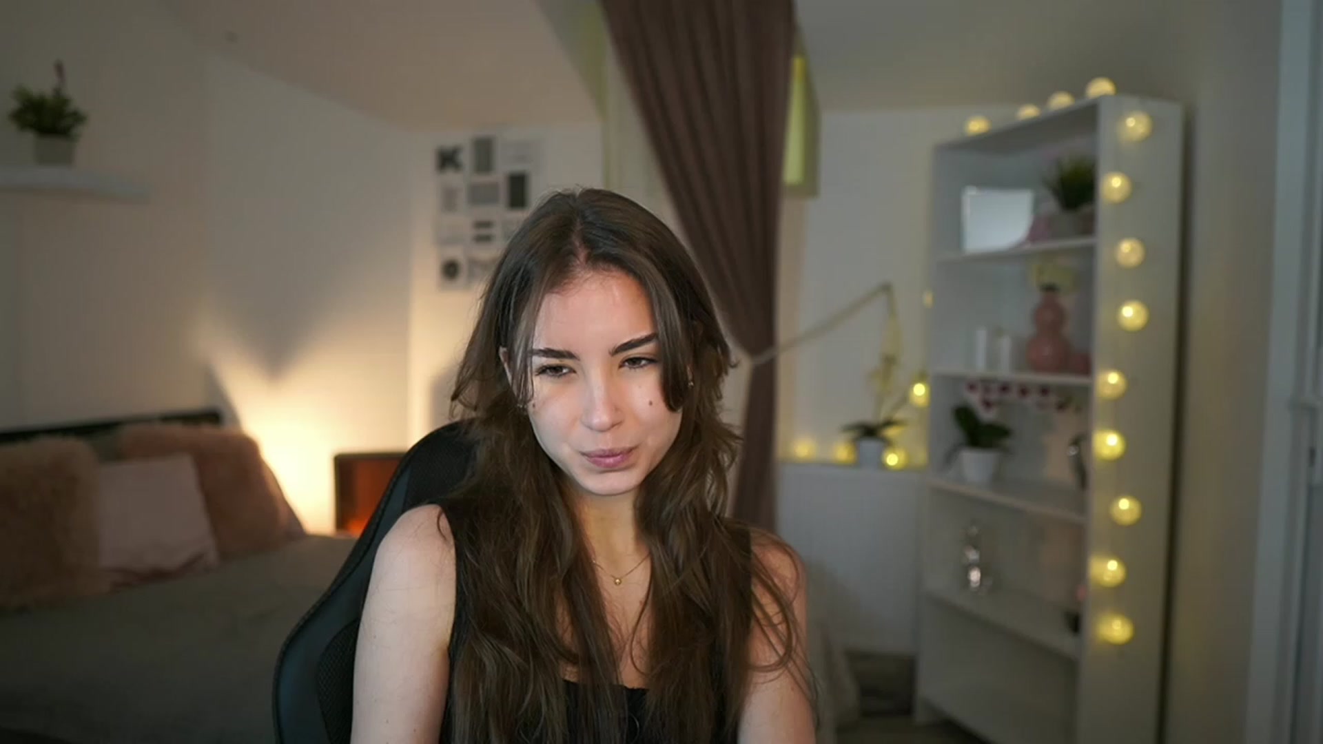 Gallery image thumbnail from Shy_jane's myfreecams stream on, 02/05/2023, 15:09 image 5 of 20