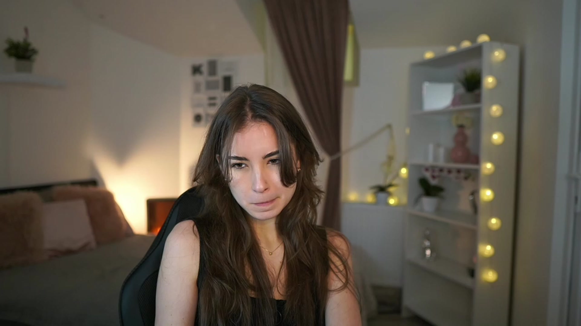 Gallery image thumbnail from Shy_jane's myfreecams stream on, 02/05/2023, 15:09 image 7 of 20