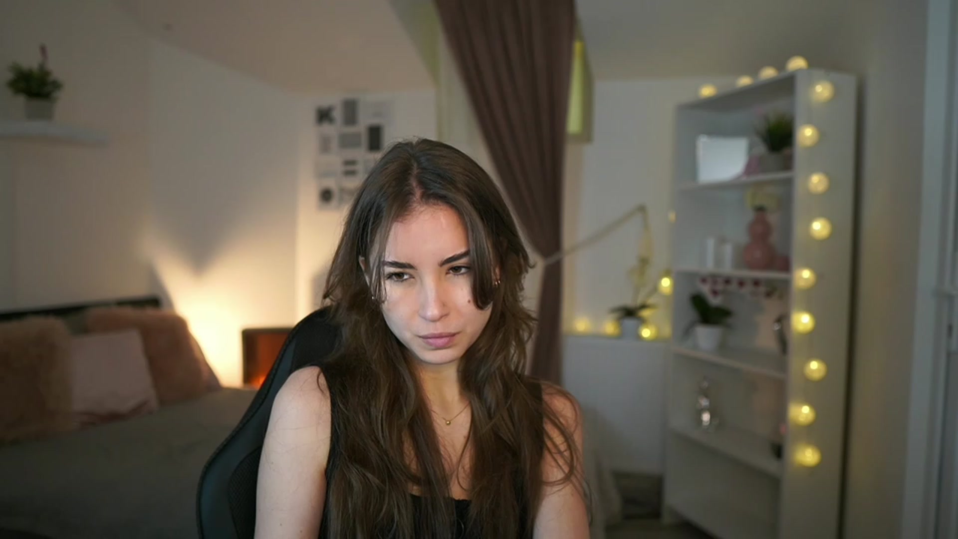 Gallery image thumbnail from Shy_jane's myfreecams stream on, 02/05/2023, 15:09 image 6 of 20