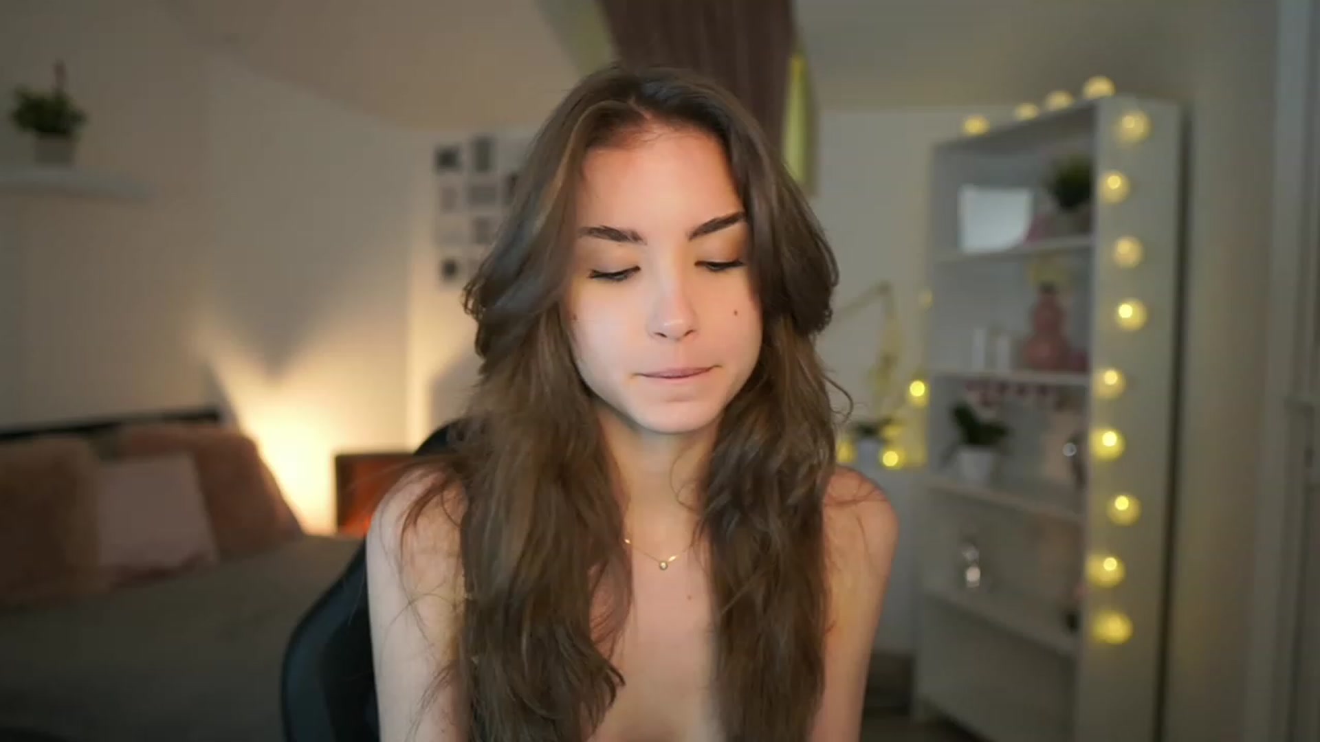 Gallery image thumbnail from Shy_jane's myfreecams stream on, 02/05/2023, 15:09 image 16 of 20