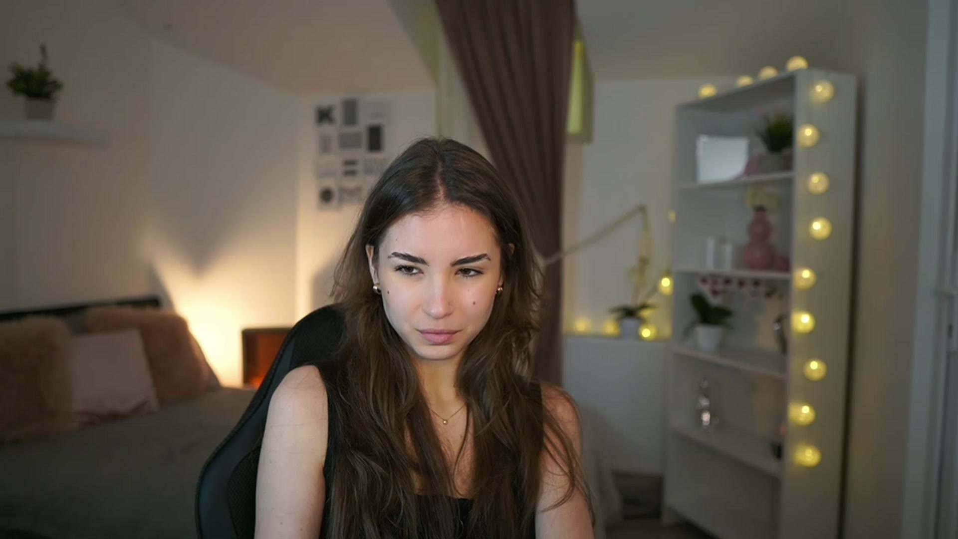 Gallery image thumbnail from Shy_jane's myfreecams stream on, 02/05/2023, 15:09 image 10 of 20