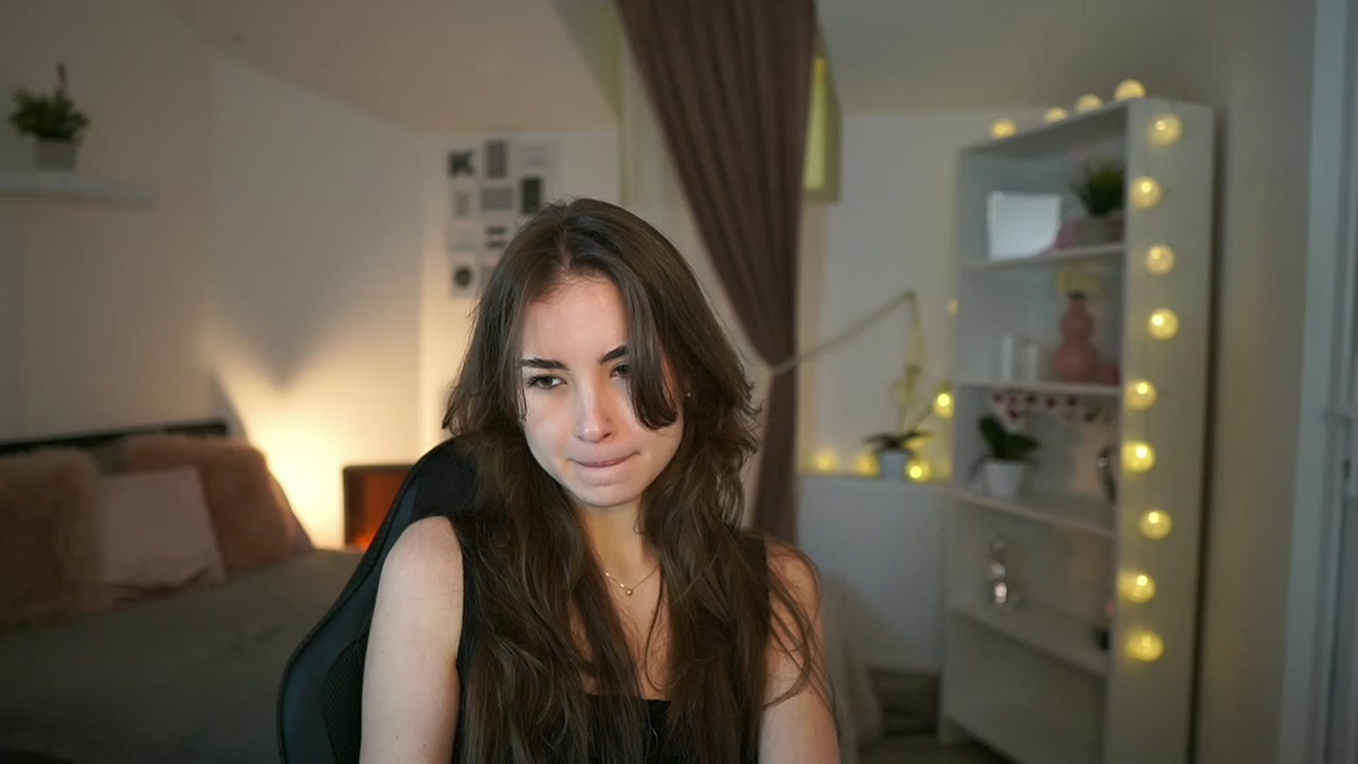 Gallery image thumbnail from Shy_jane's myfreecams stream on, 02/05/2023, 15:09 image 9 of 20