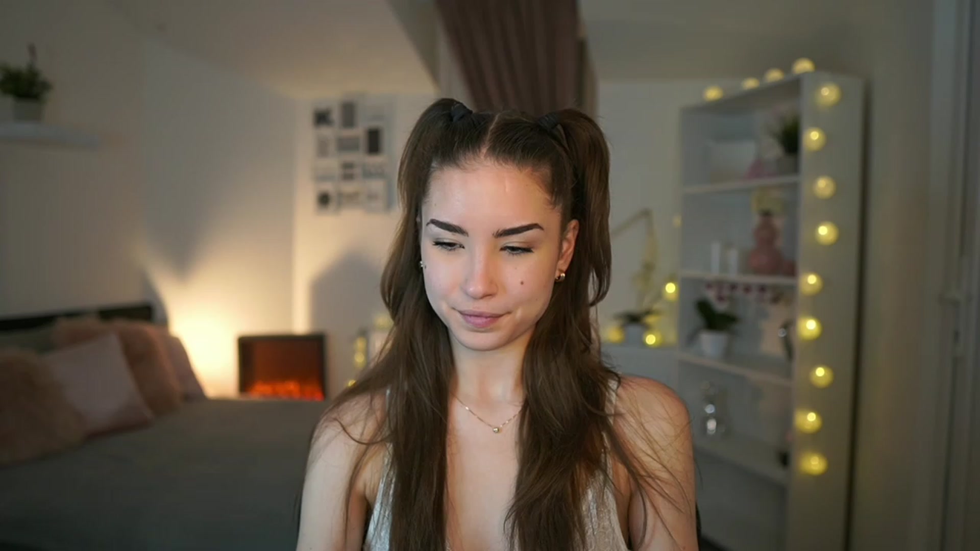 Gallery image thumbnail from Shy_jane's myfreecams stream on, 02/07/2023, 15:41 image 13 of 20