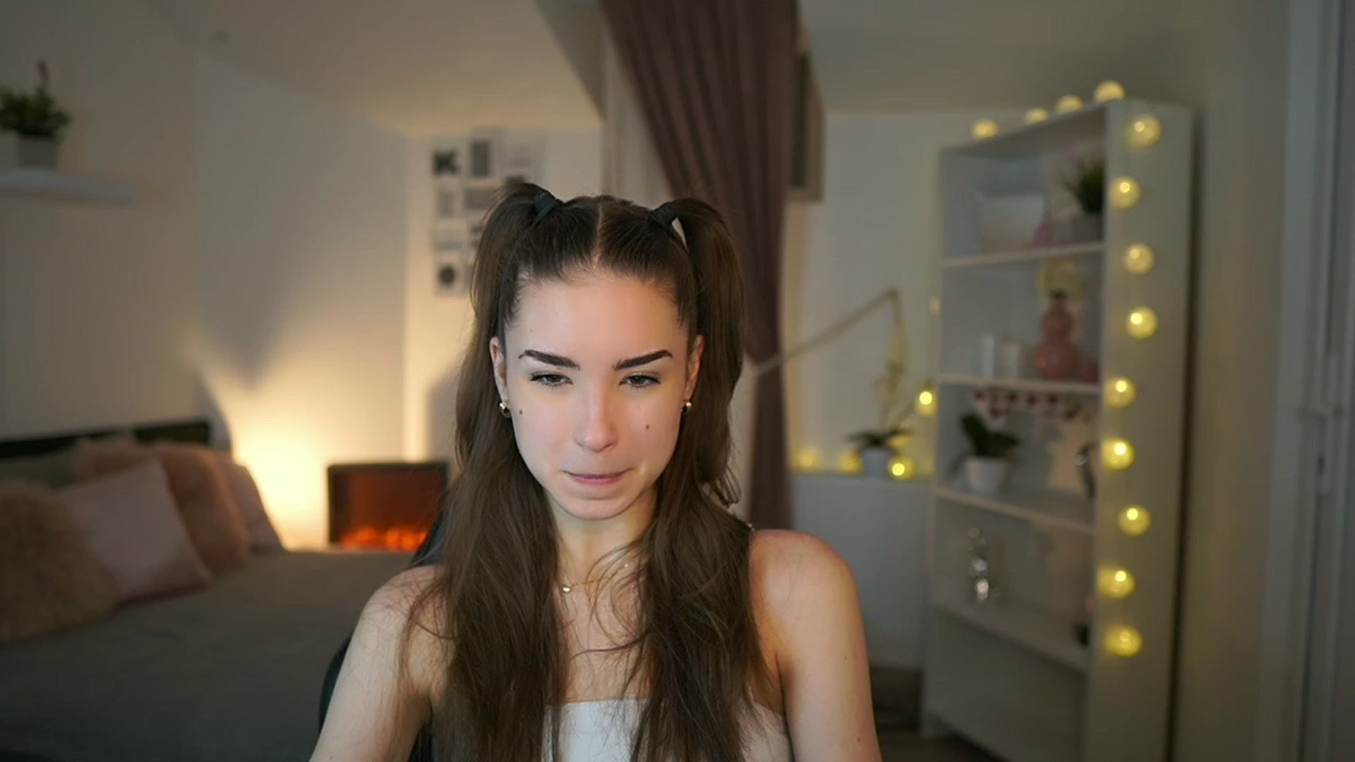 Gallery image thumbnail from Shy_jane's myfreecams stream on, 02/07/2023, 15:41 image 2 of 20