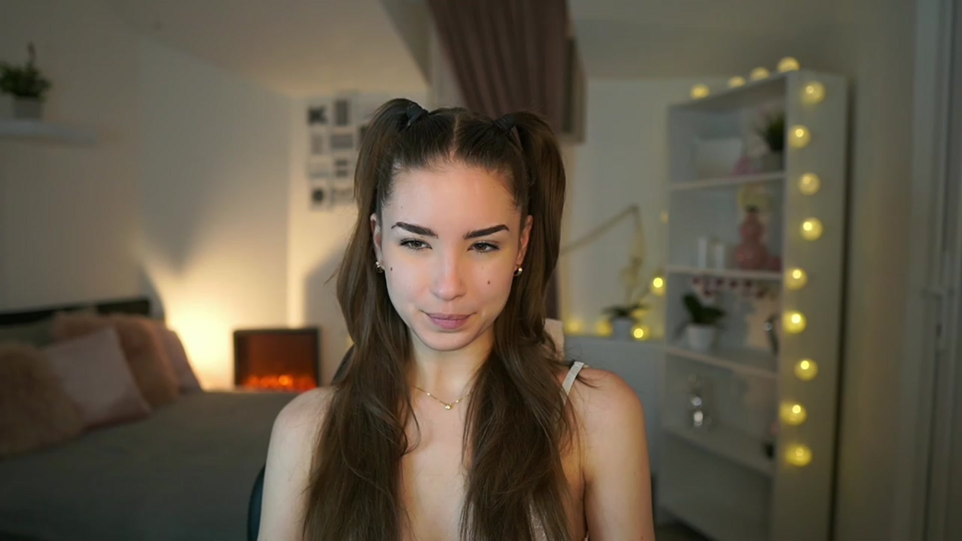 Gallery image thumbnail from Shy_jane's myfreecams stream on, 02/07/2023, 15:41 image 7 of 20