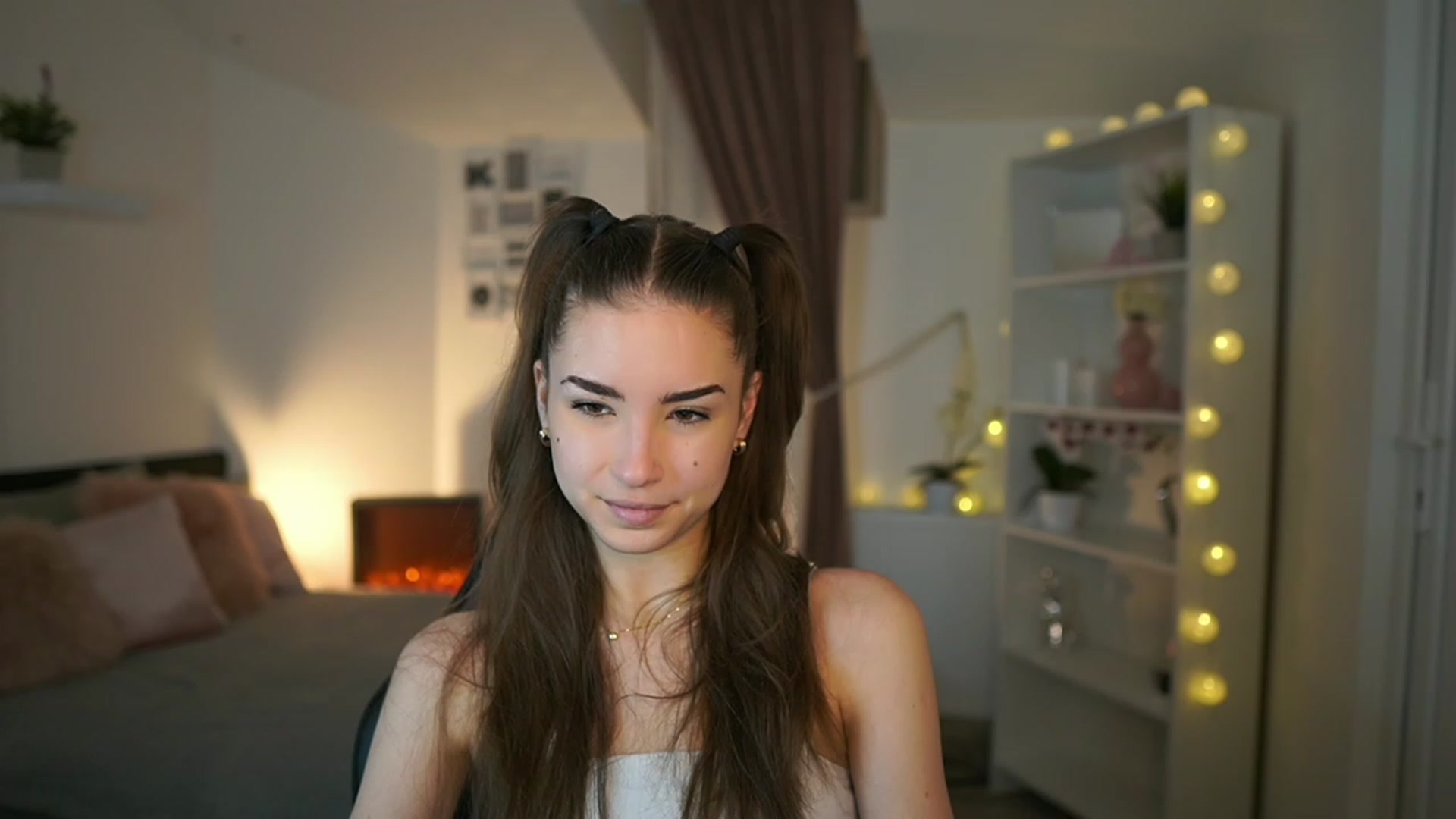 Gallery image thumbnail from Shy_jane's myfreecams stream on, 02/07/2023, 15:41 image 3 of 20