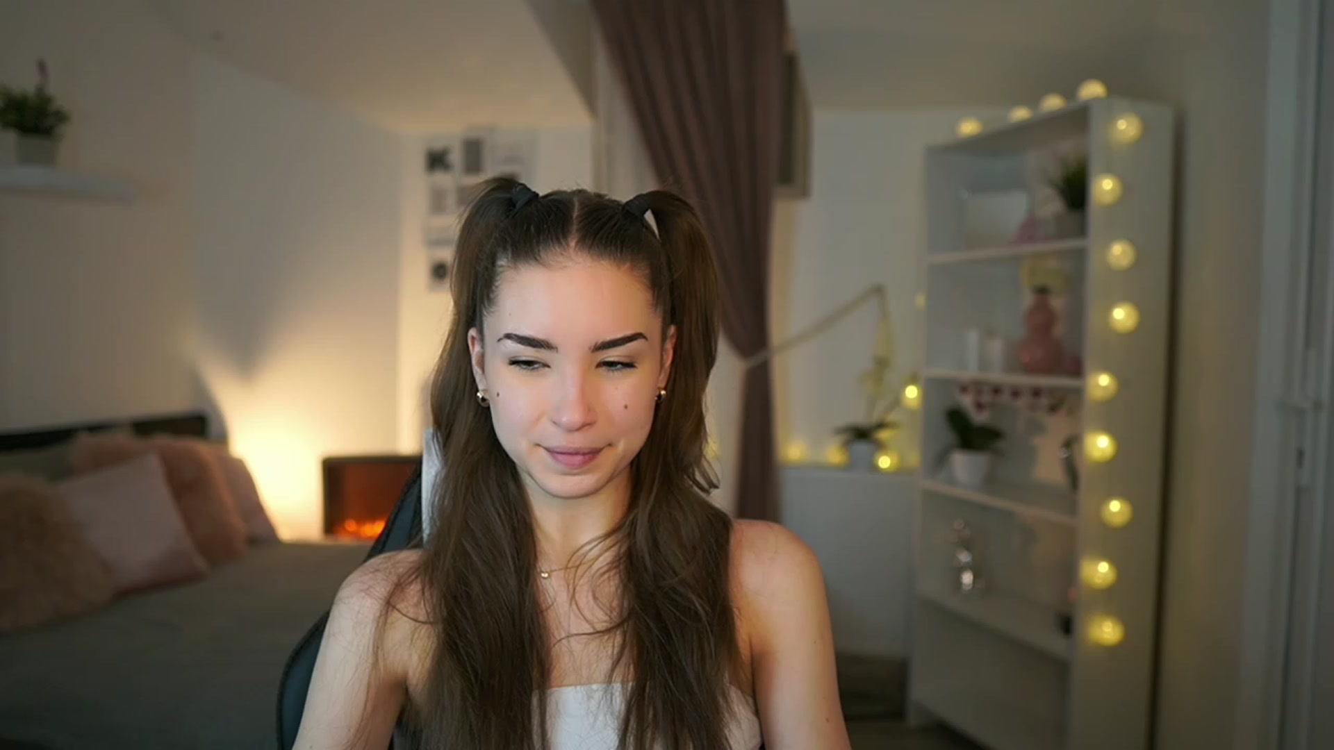 Gallery image thumbnail from Shy_jane's myfreecams stream on, 02/07/2023, 15:41 image 1 of 20