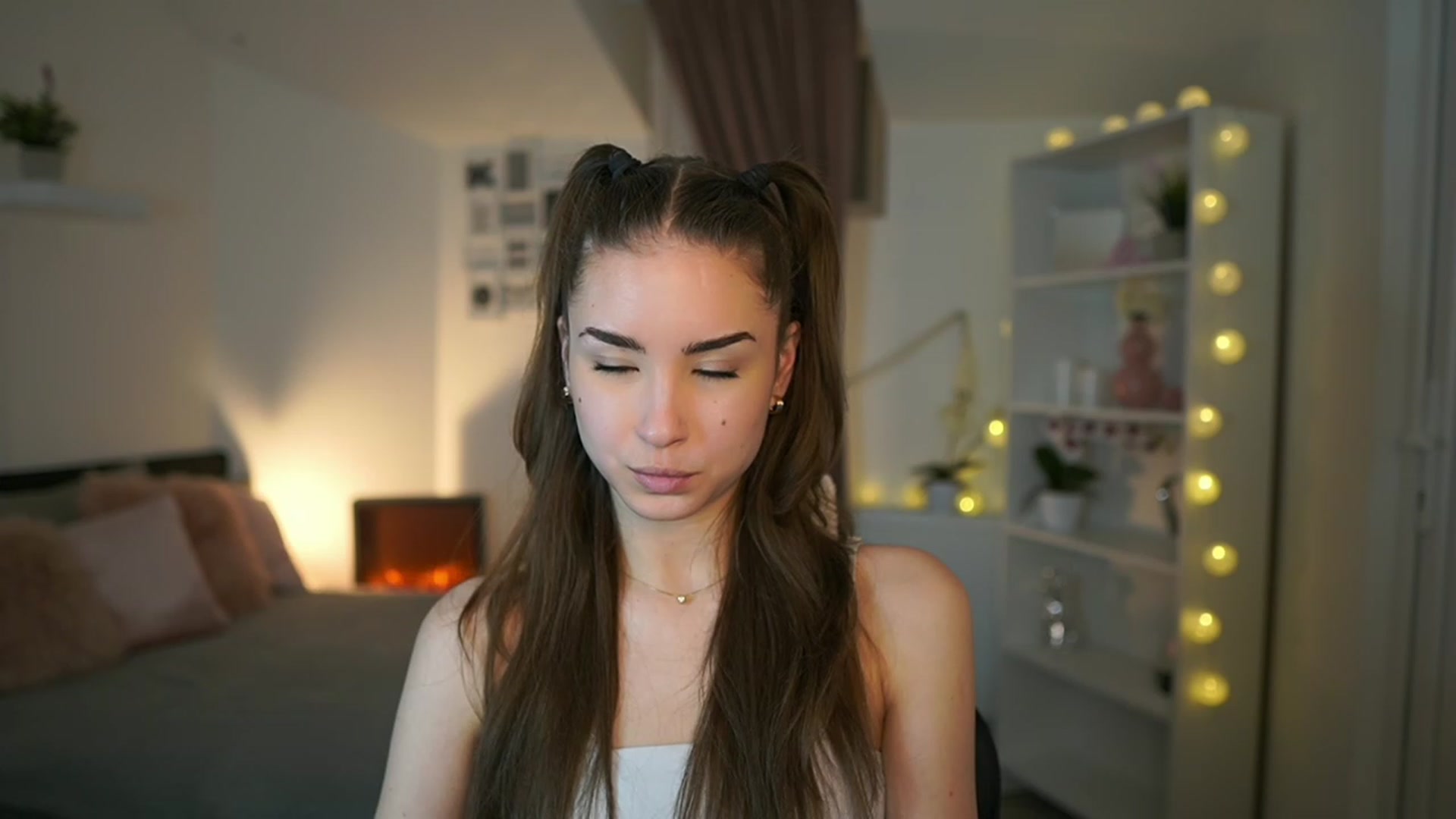 Gallery image thumbnail from Shy_jane's myfreecams stream on, 02/07/2023, 16:18 image 9 of 20