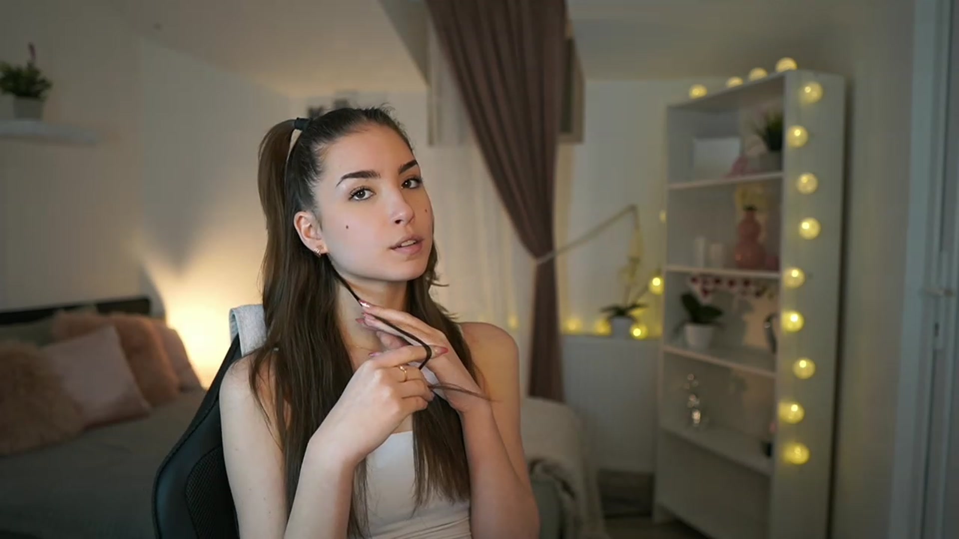 Gallery image thumbnail from Shy_jane's myfreecams stream on, 02/07/2023, 16:18 image 8 of 20