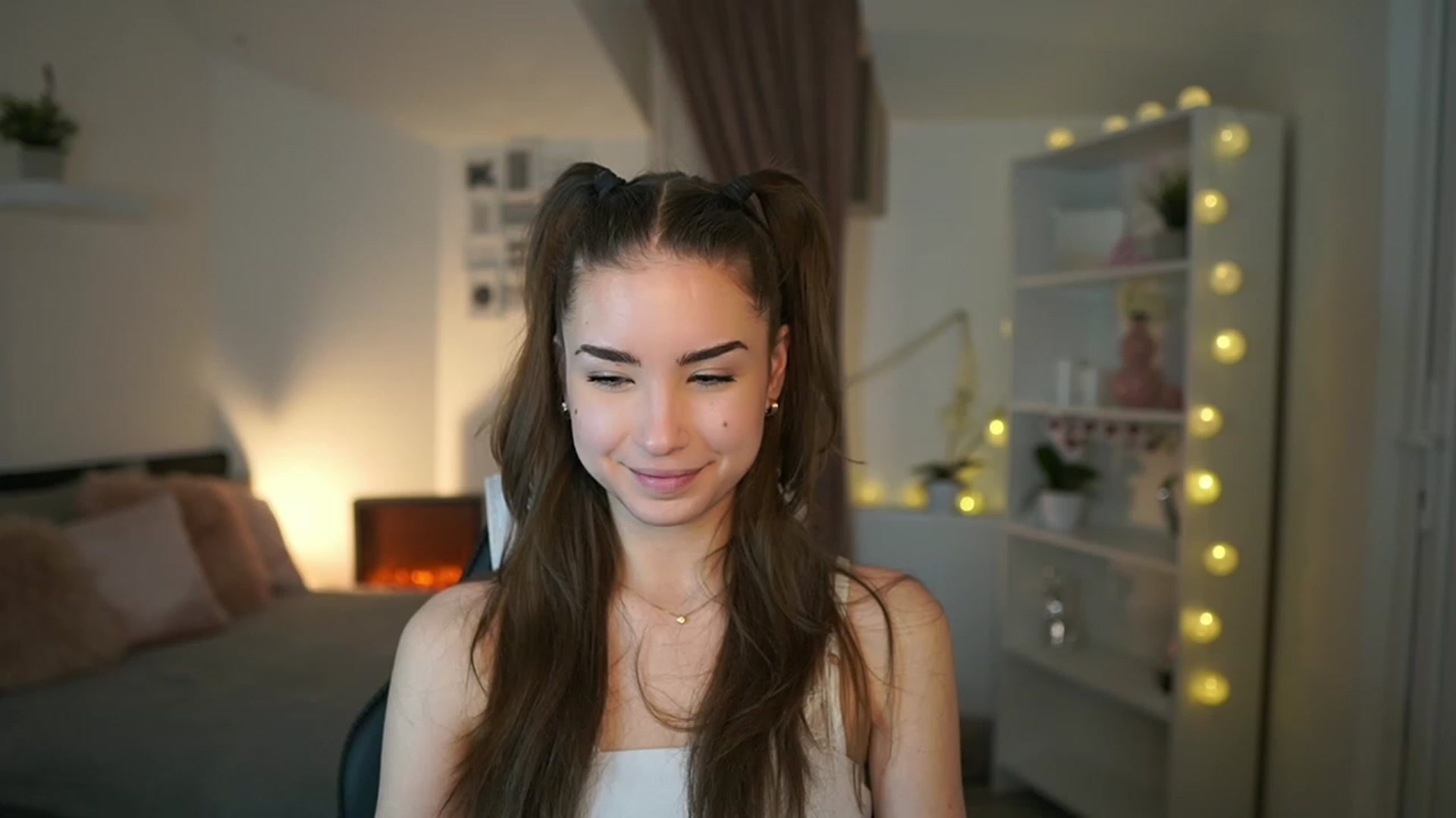 Gallery image thumbnail from Shy_jane's myfreecams stream on, 02/07/2023, 16:18 image 3 of 20
