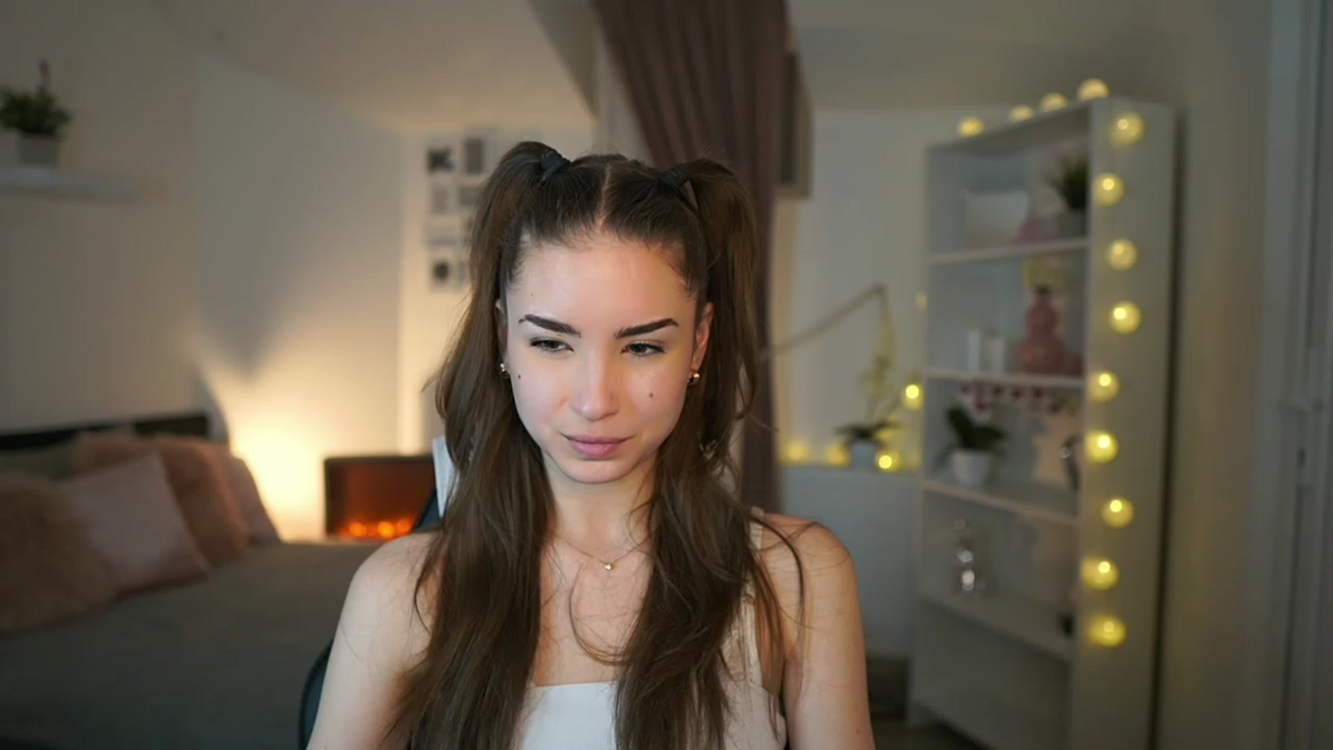 Gallery image thumbnail from Shy_jane's myfreecams stream on, 02/07/2023, 16:18 image 2 of 20