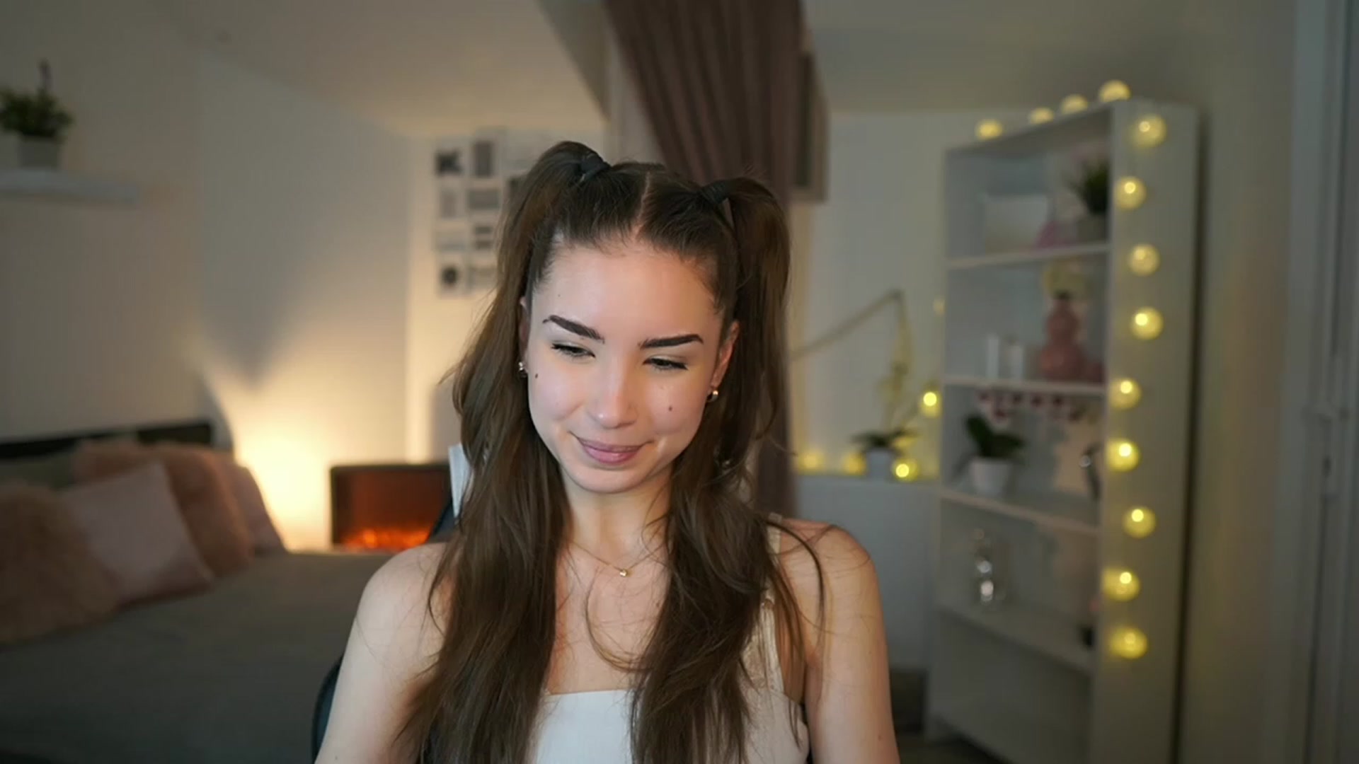 Gallery image thumbnail from Shy_jane's myfreecams stream on, 02/07/2023, 16:18 image 1 of 20