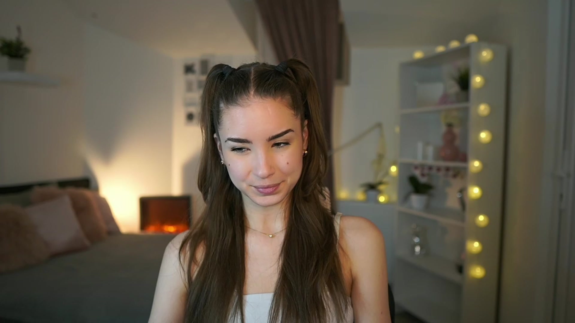 Gallery image thumbnail from Shy_jane's myfreecams stream on, 02/07/2023, 16:18 image 12 of 20