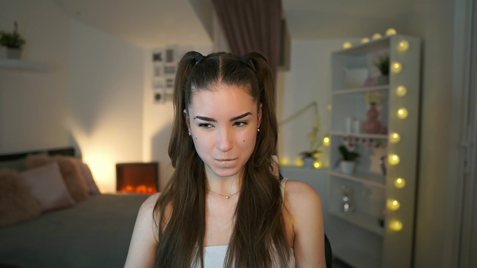 Gallery image thumbnail from Shy_jane's myfreecams stream on, 02/07/2023, 16:18 image 16 of 20