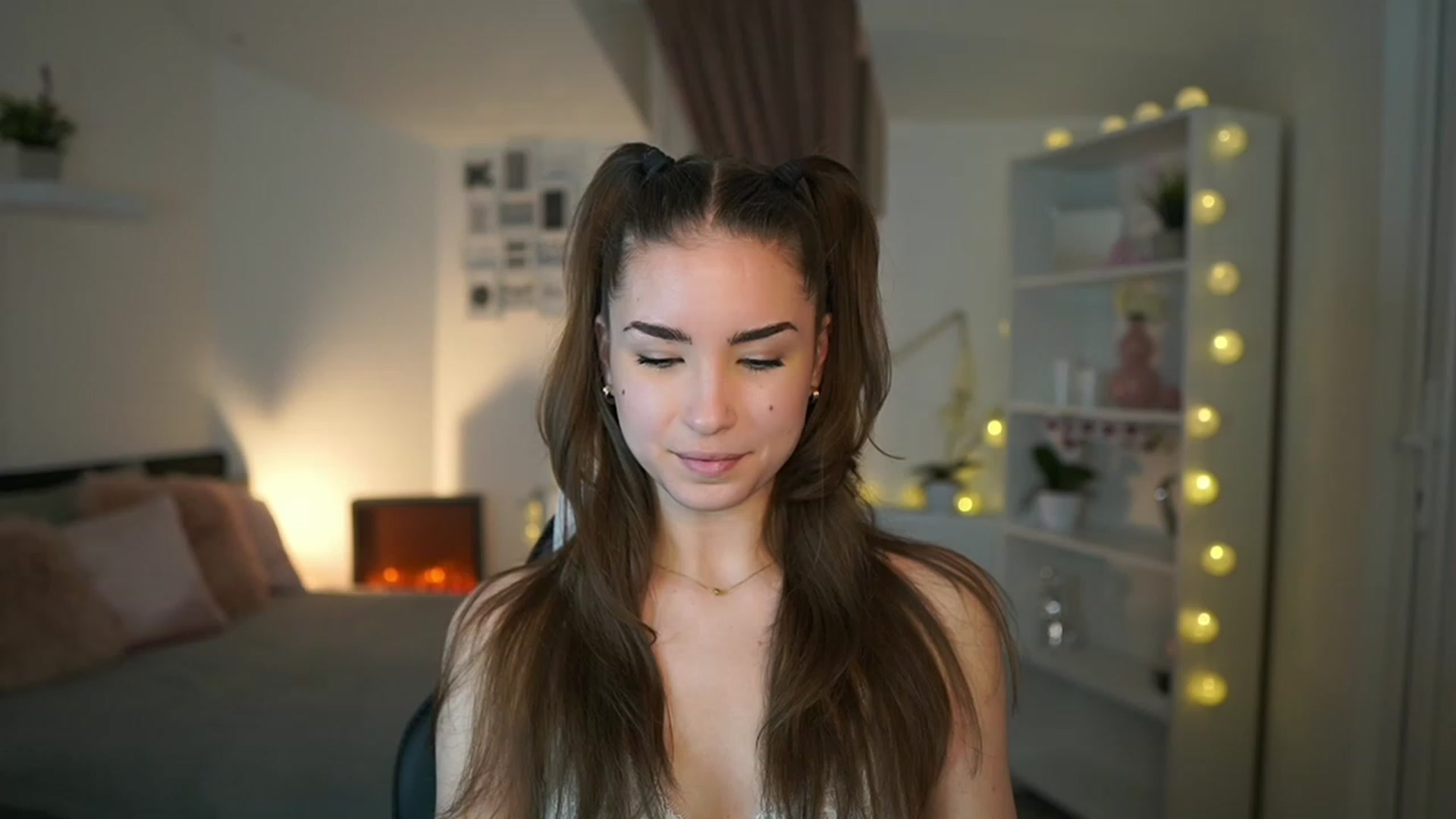 Gallery image thumbnail from Shy_jane's myfreecams stream on, 02/07/2023, 17:02 image 8 of 20