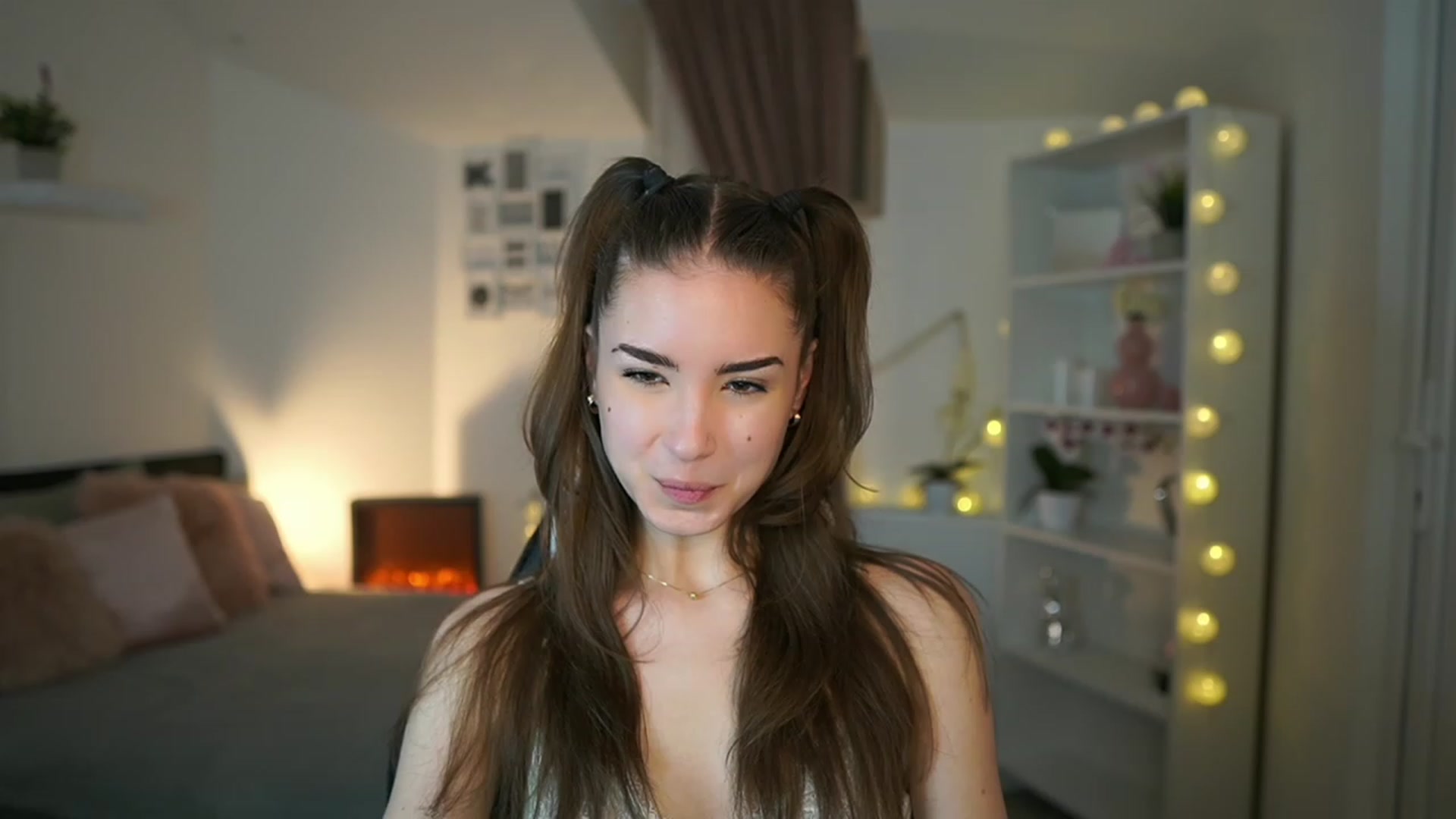 Gallery image thumbnail from Shy_jane's myfreecams stream on, 02/07/2023, 17:02 image 17 of 20