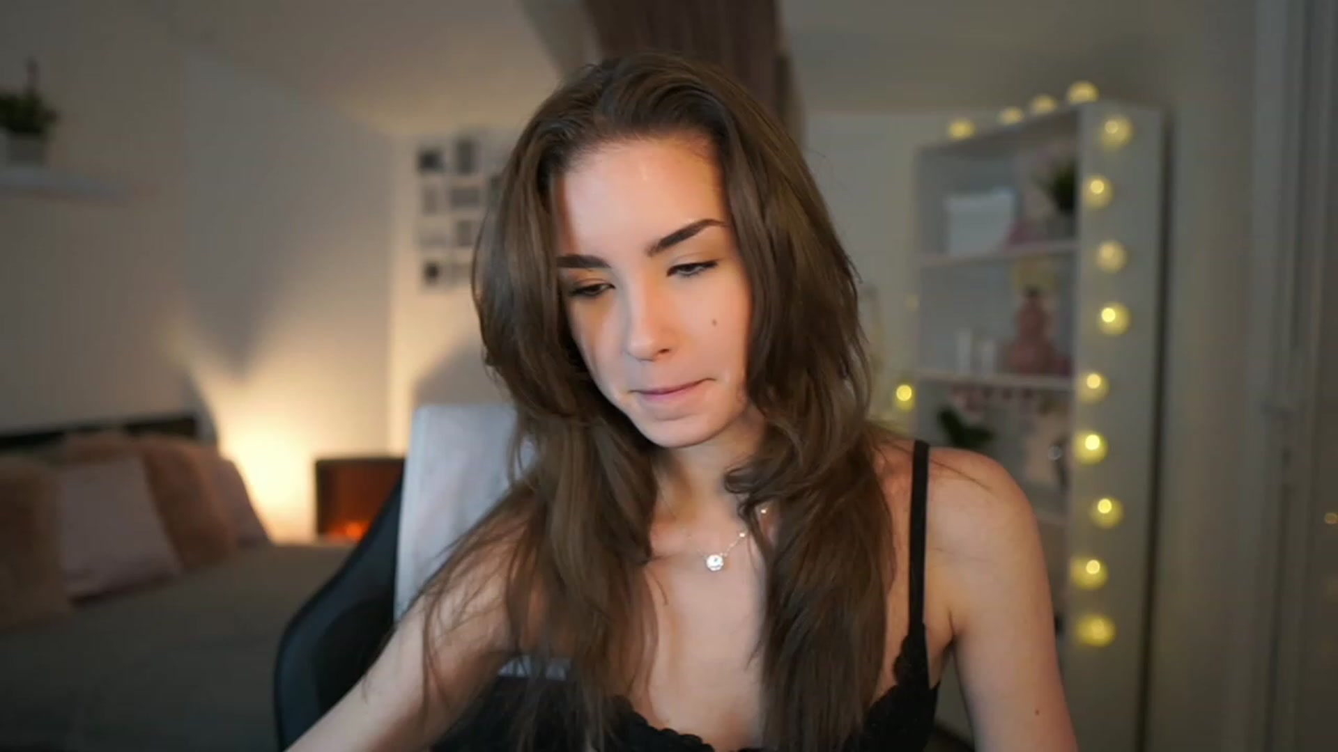 Gallery image thumbnail from Shy_jane's myfreecams stream on, 02/09/2023, 10:46 image 5 of 20
