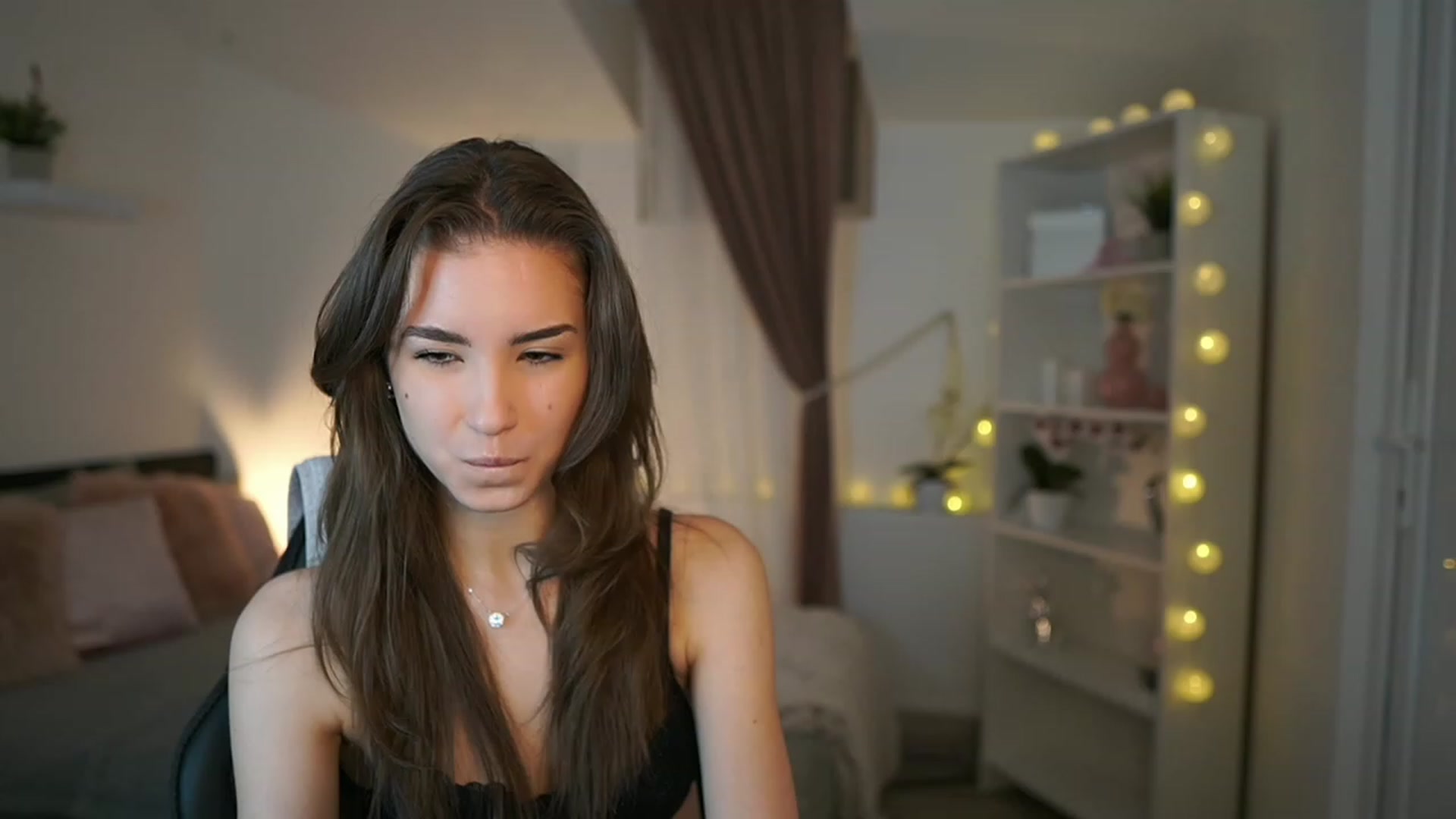 Gallery image thumbnail from Shy_jane's myfreecams stream on, 02/09/2023, 10:46 image 6 of 20