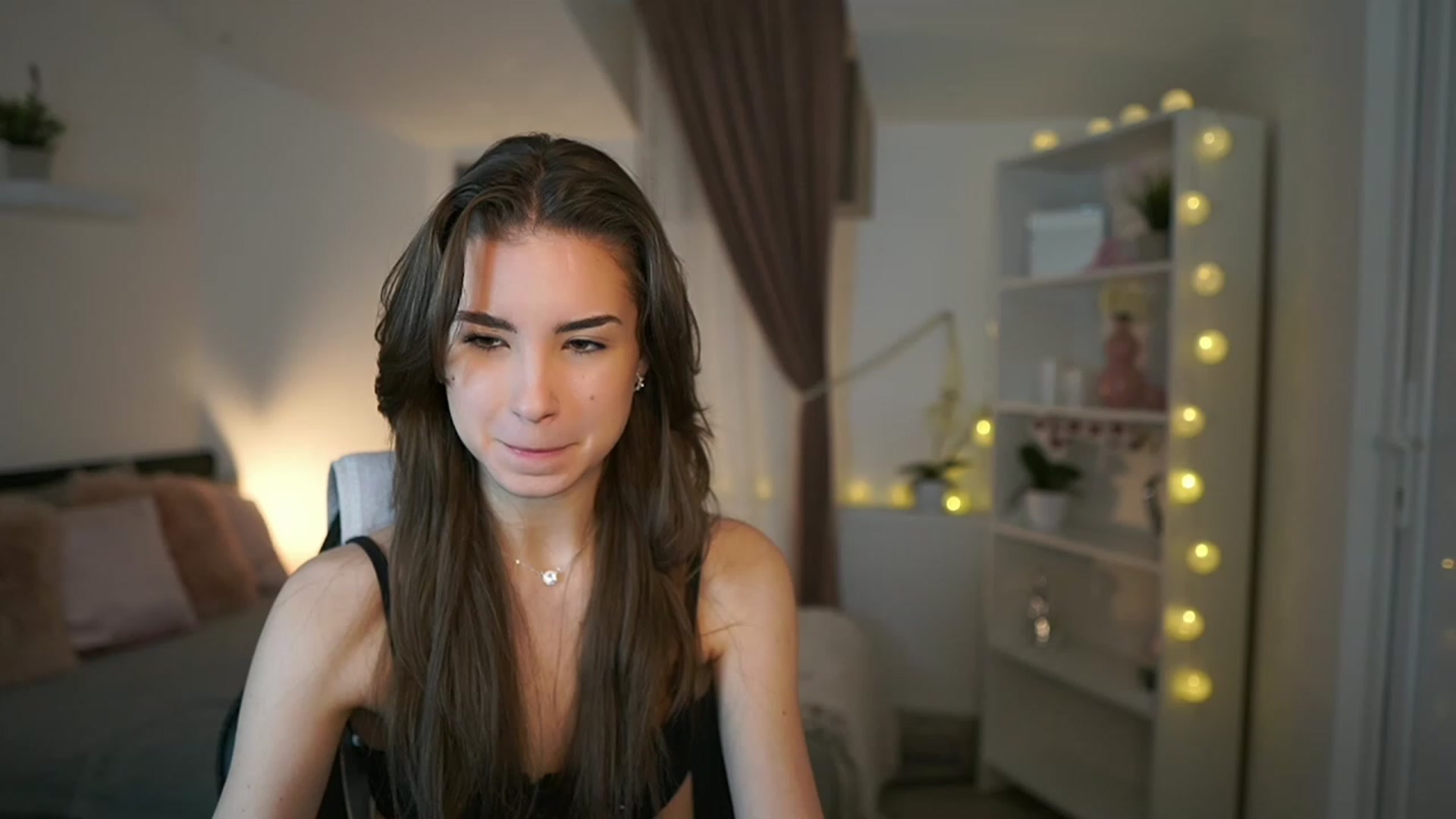 Gallery image thumbnail from Shy_jane's myfreecams stream on, 02/09/2023, 10:46 image 17 of 20
