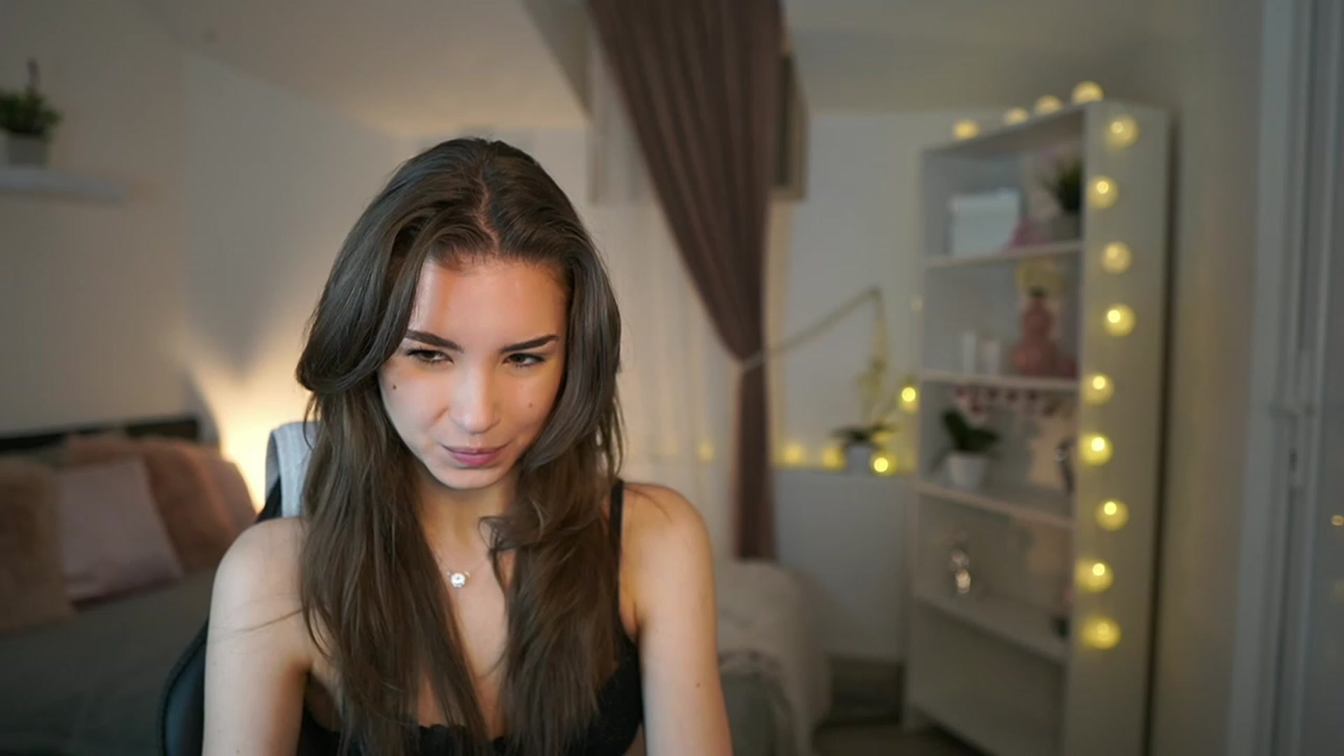 Gallery image thumbnail from Shy_jane's myfreecams stream on, 02/09/2023, 10:46 image 8 of 20