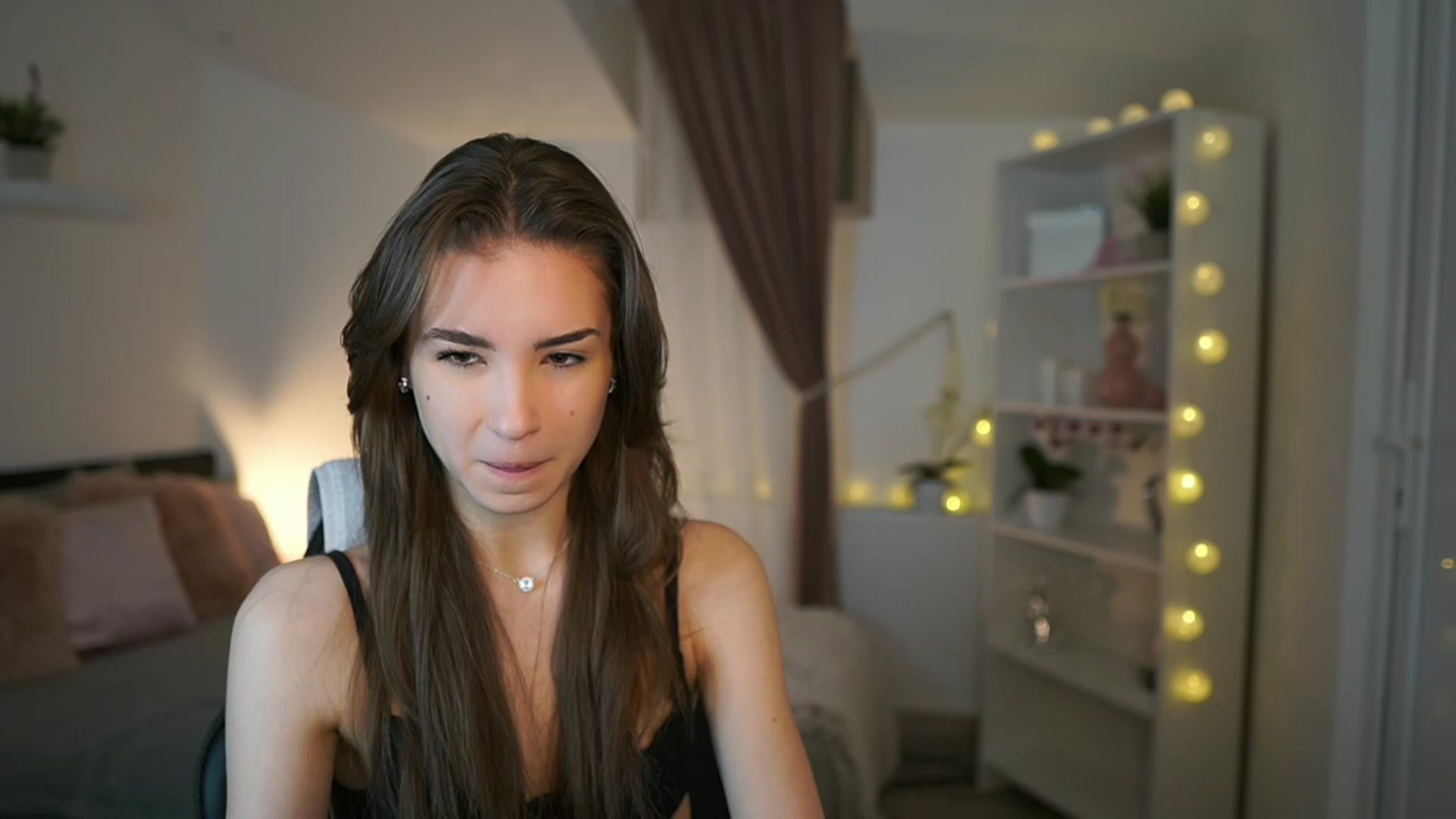 Gallery image thumbnail from Shy_jane's myfreecams stream on, 02/09/2023, 10:46 image 18 of 20