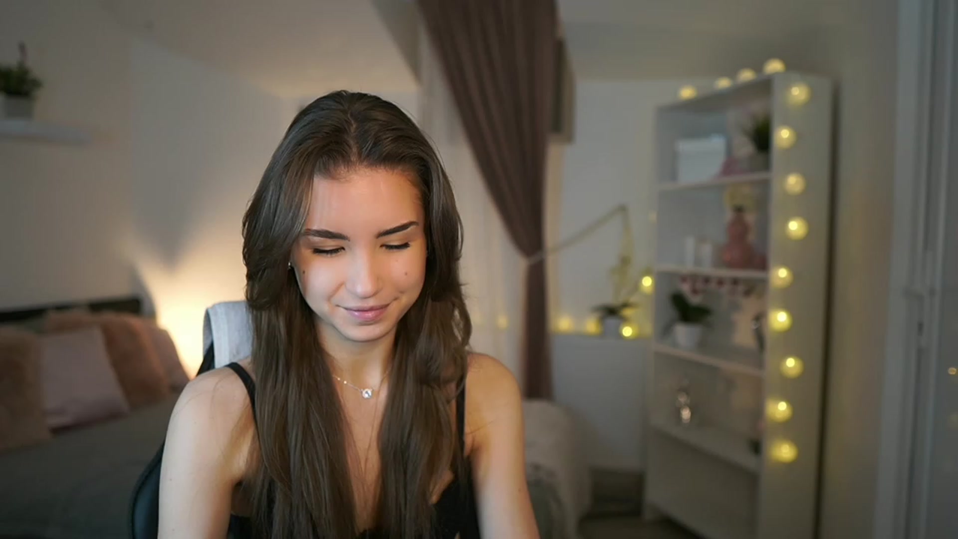 Gallery image thumbnail from Shy_jane's myfreecams stream on, 02/09/2023, 10:46 image 20 of 20