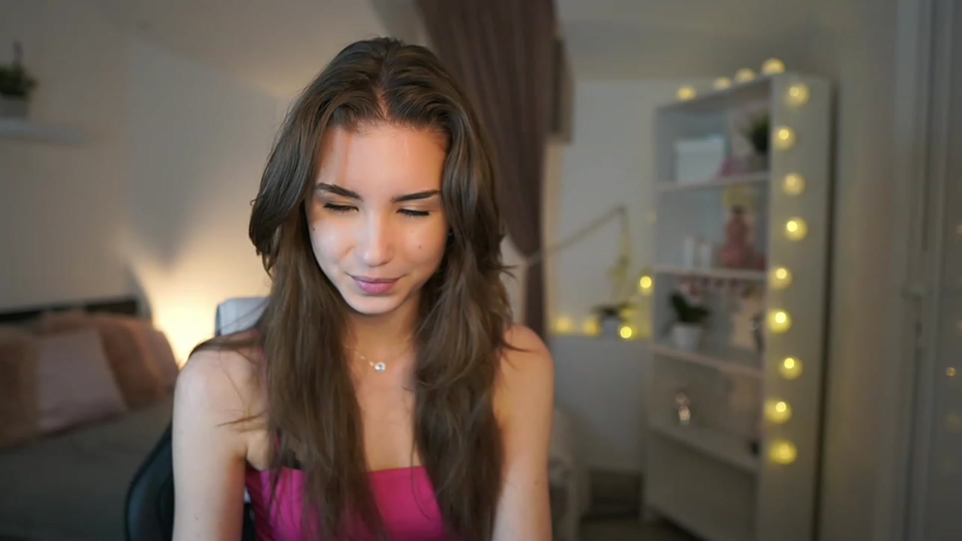 Gallery image thumbnail from Shy_jane's myfreecams stream on, 02/09/2023, 13:56 image 3 of 20