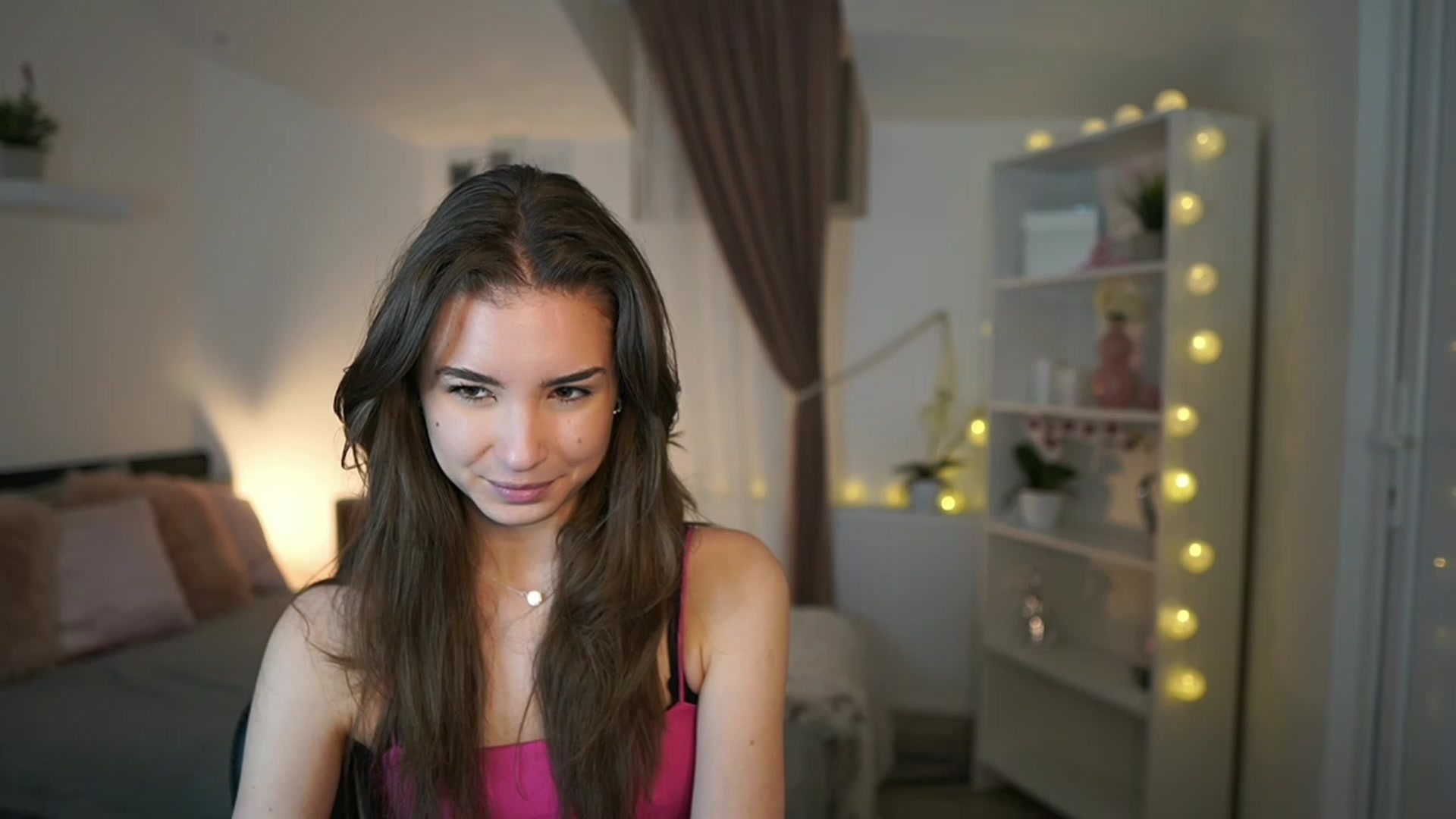 Gallery image thumbnail from Shy_jane's myfreecams stream on, 02/09/2023, 13:56 image 2 of 20