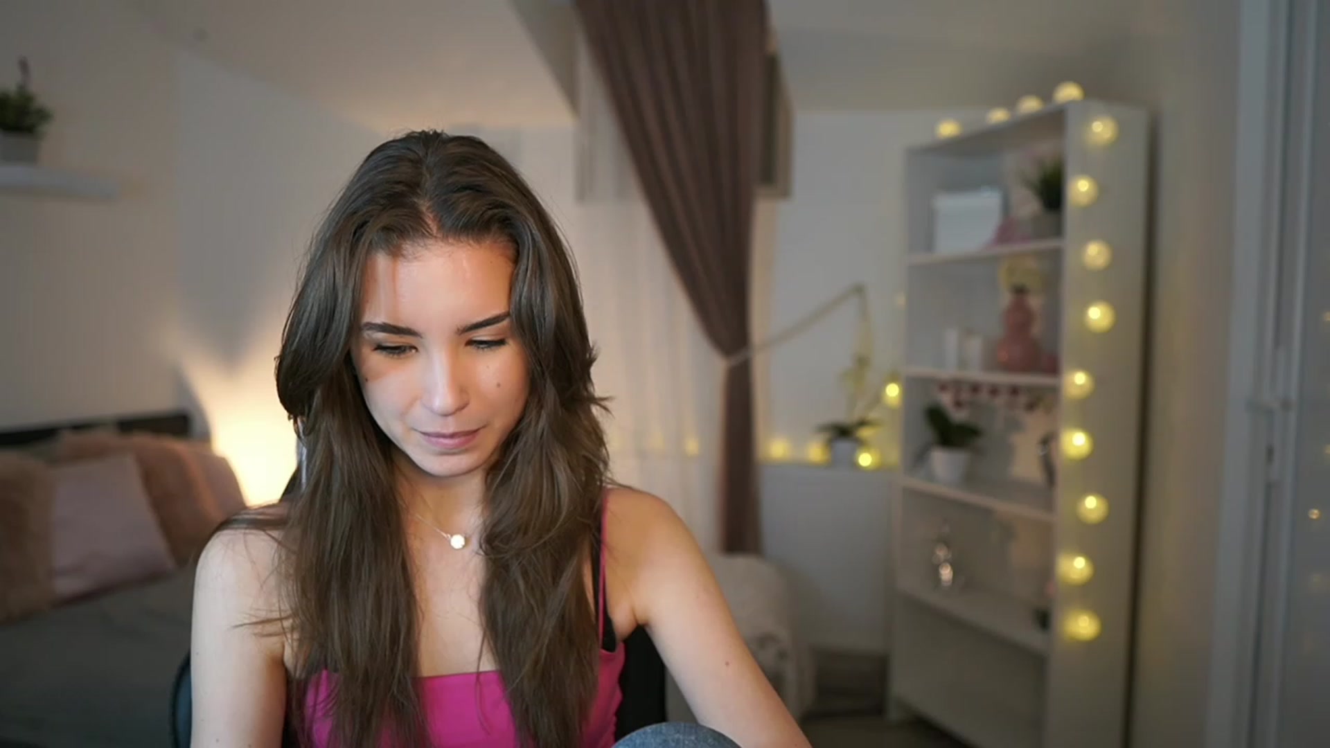 Gallery image thumbnail from Shy_jane's myfreecams stream on, 02/09/2023, 13:56 image 6 of 20