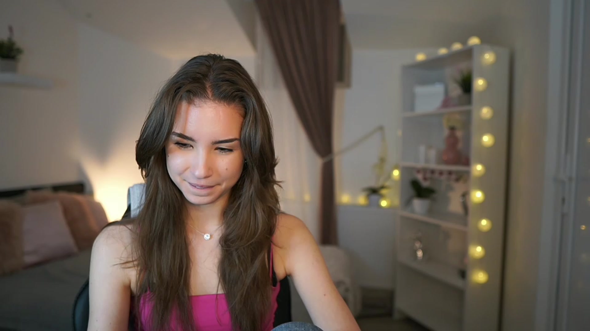 Gallery image thumbnail from Shy_jane's myfreecams stream on, 02/09/2023, 13:56 image 5 of 20